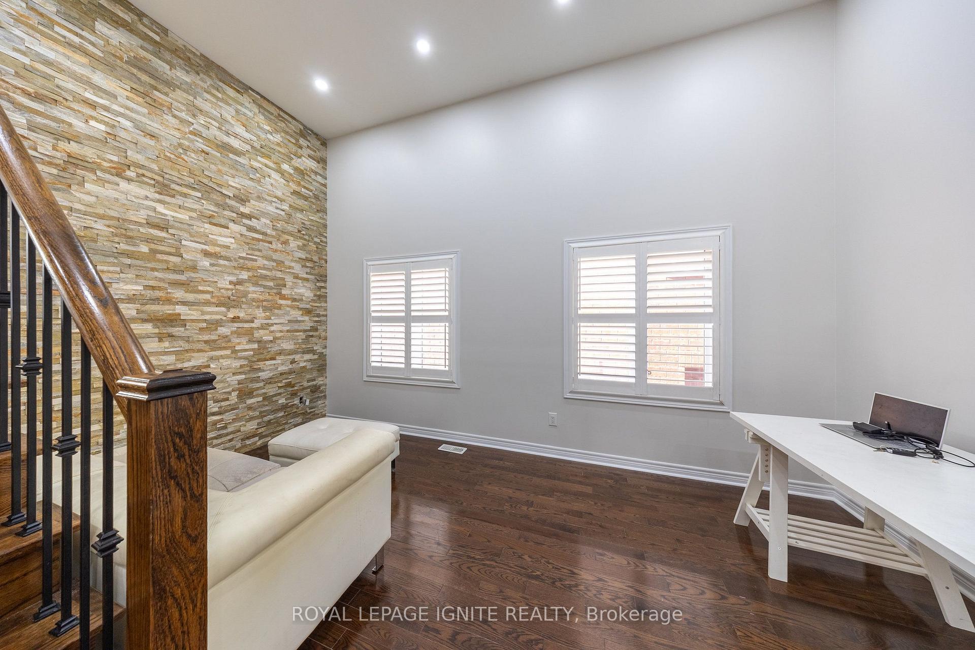 Photo 20 of 96 Maverick Crescent, Vaughan, Patterson — HOMEH