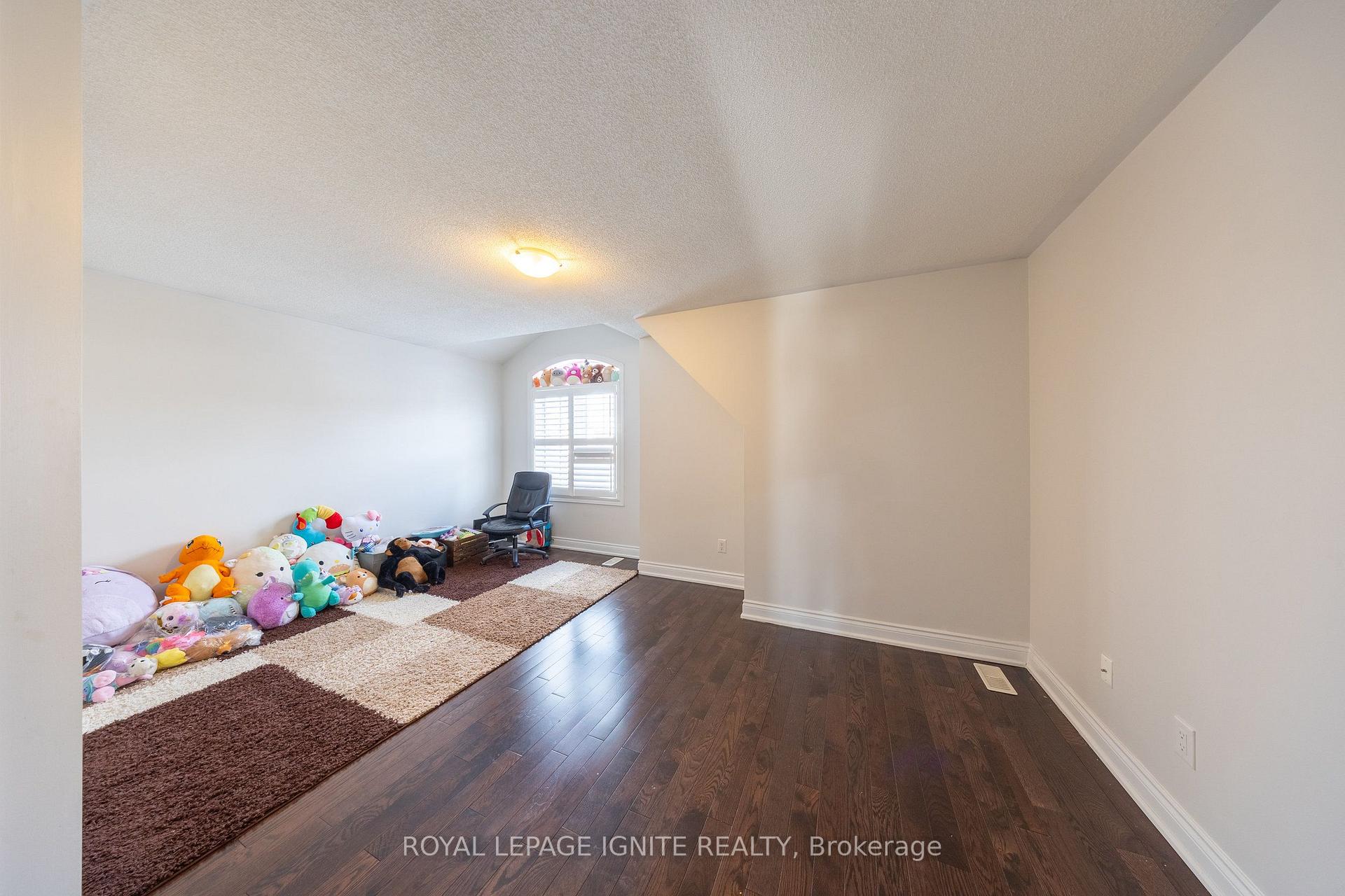 Photo 28 of 96 Maverick Crescent, Vaughan, Patterson — HOMEH