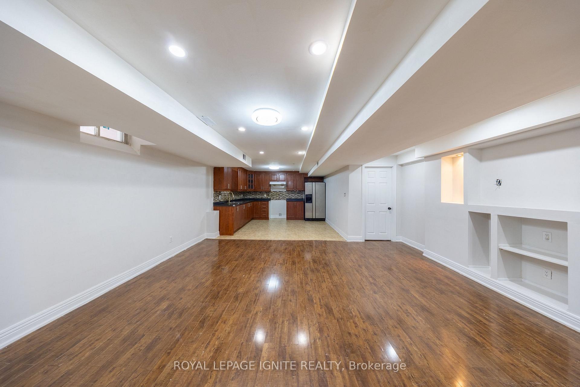 Photo 31 of 96 Maverick Crescent, Vaughan, Patterson — HOMEH