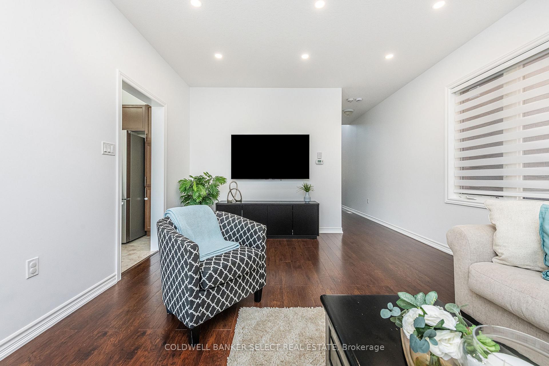 Photo 10 of 45 Holt Drive, New Tecumseth, Alliston — HOMEH