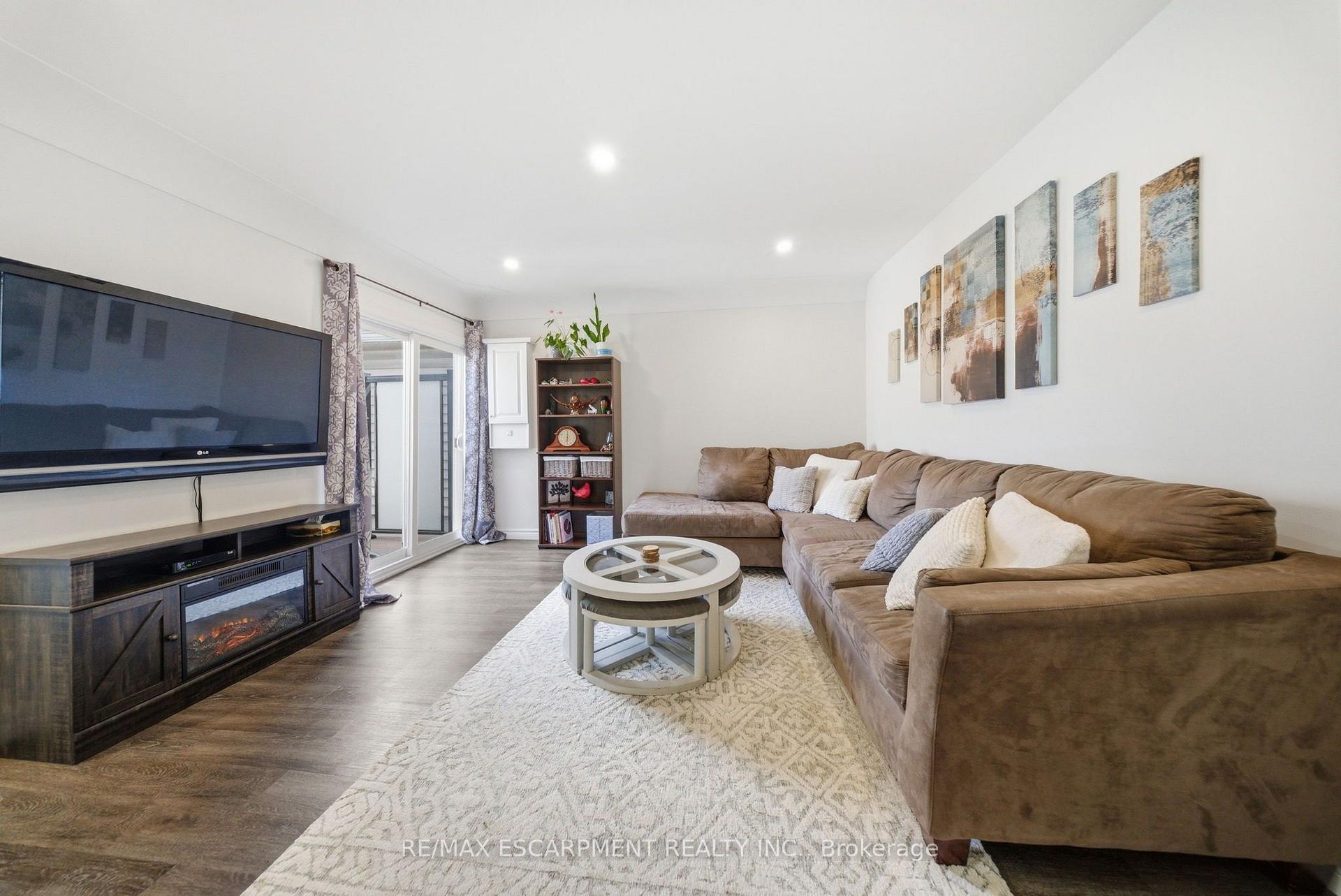 Photo 6 of 36 Queensdale Avenue W, Hamilton, Southam — HOMEH