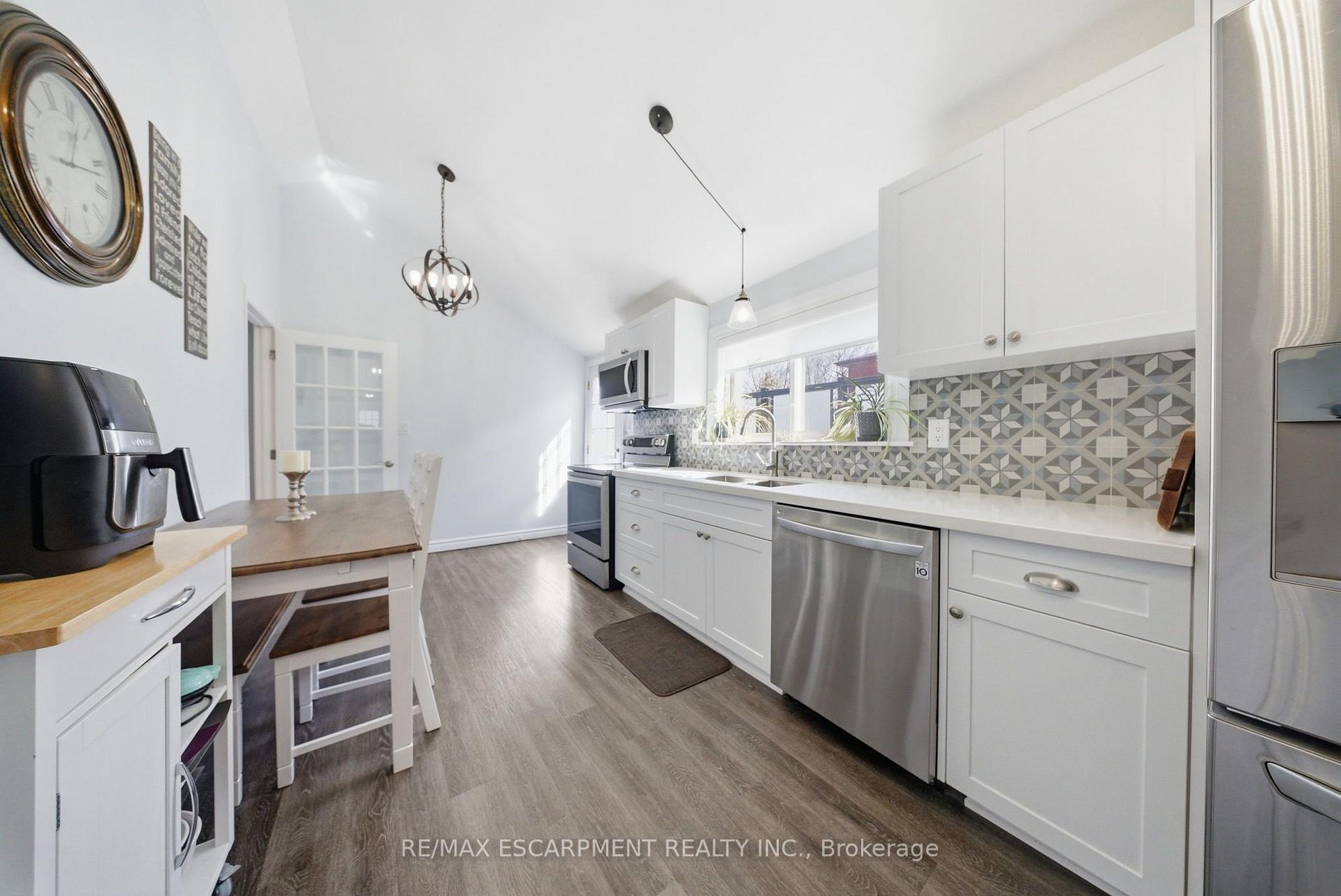 Photo 8 of 36 Queensdale Avenue W, Hamilton, Southam — HOMEH