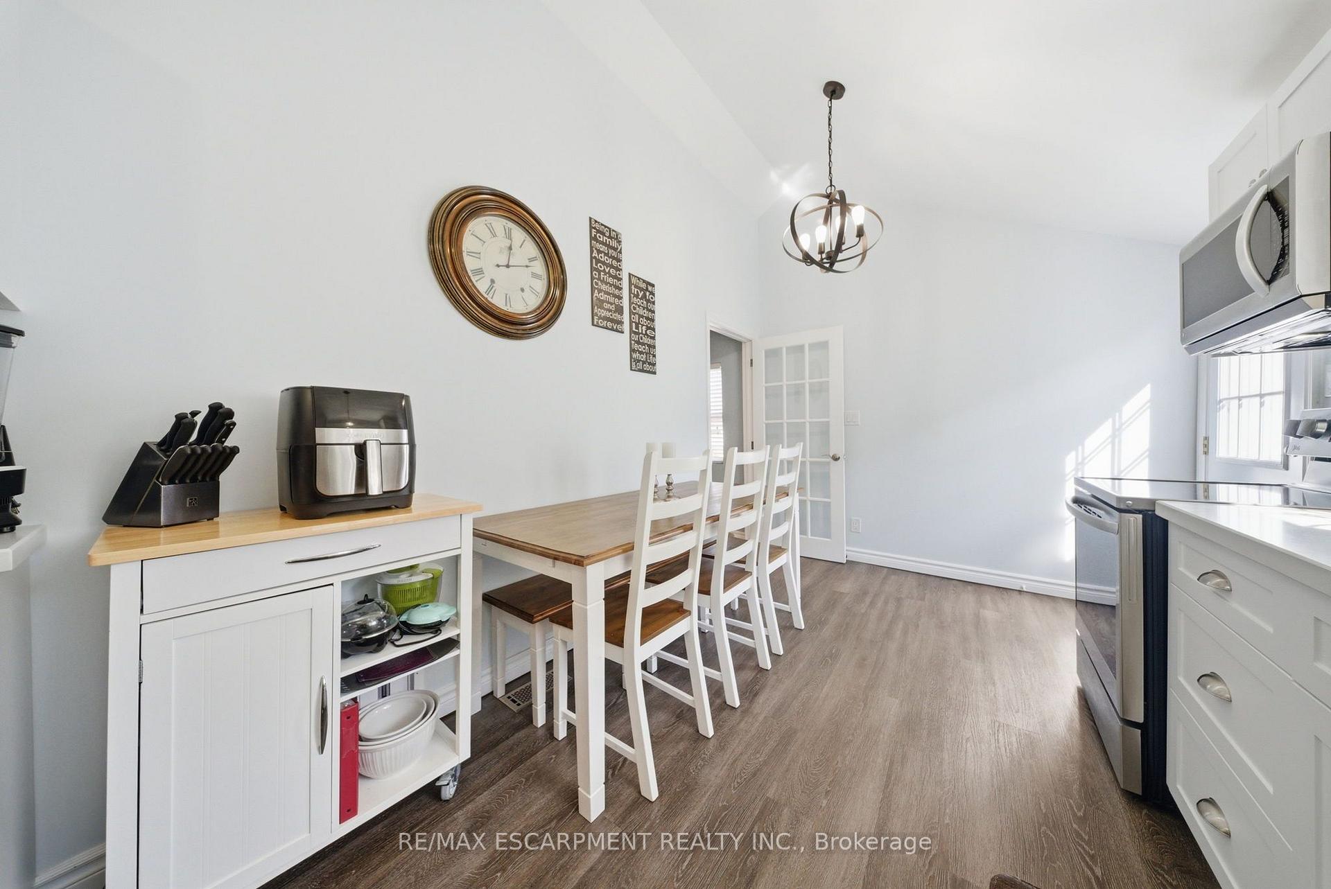 Photo 9 of 36 Queensdale Avenue W, Hamilton, Southam — HOMEH