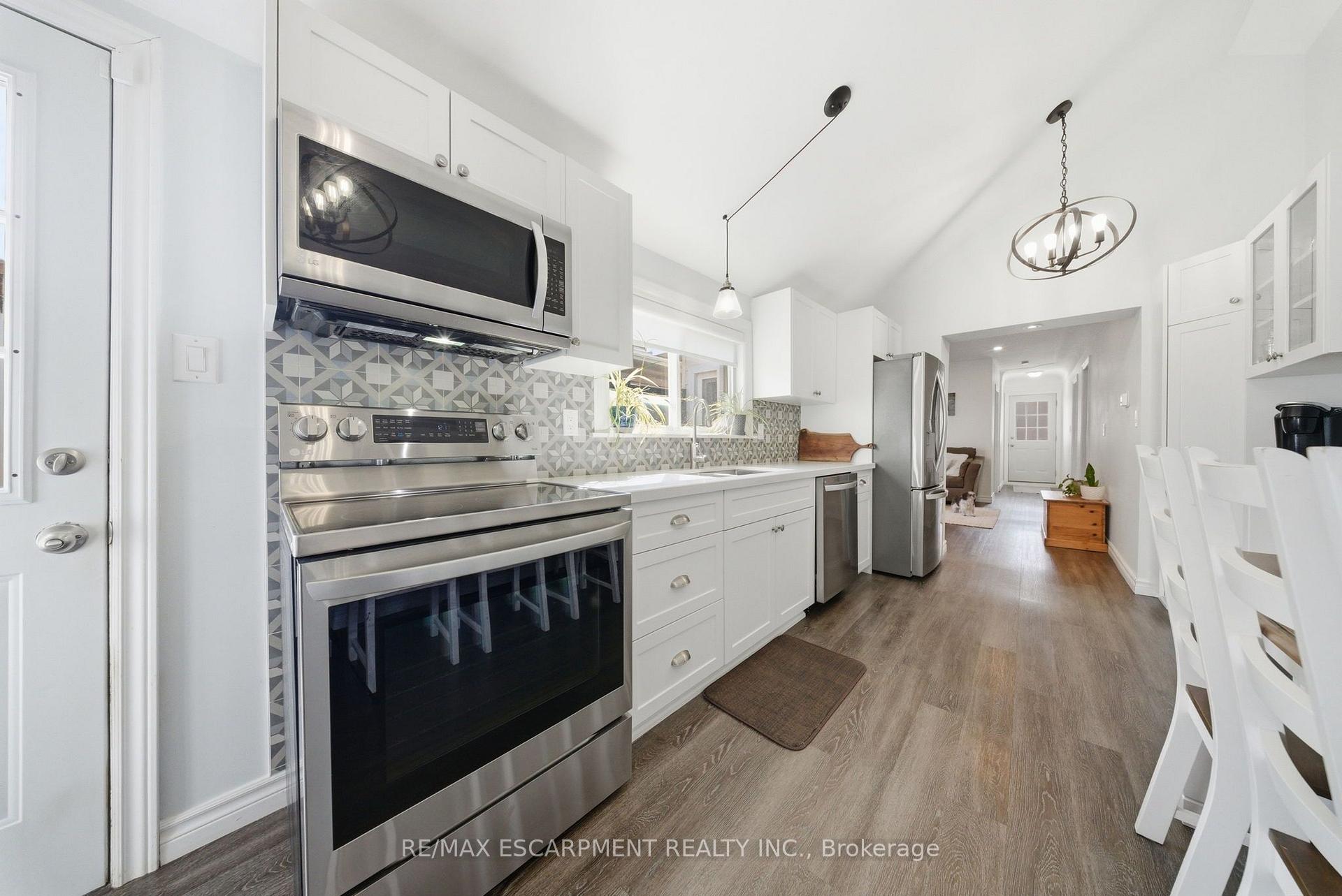 Photo 10 of 36 Queensdale Avenue W, Hamilton, Southam — HOMEH
