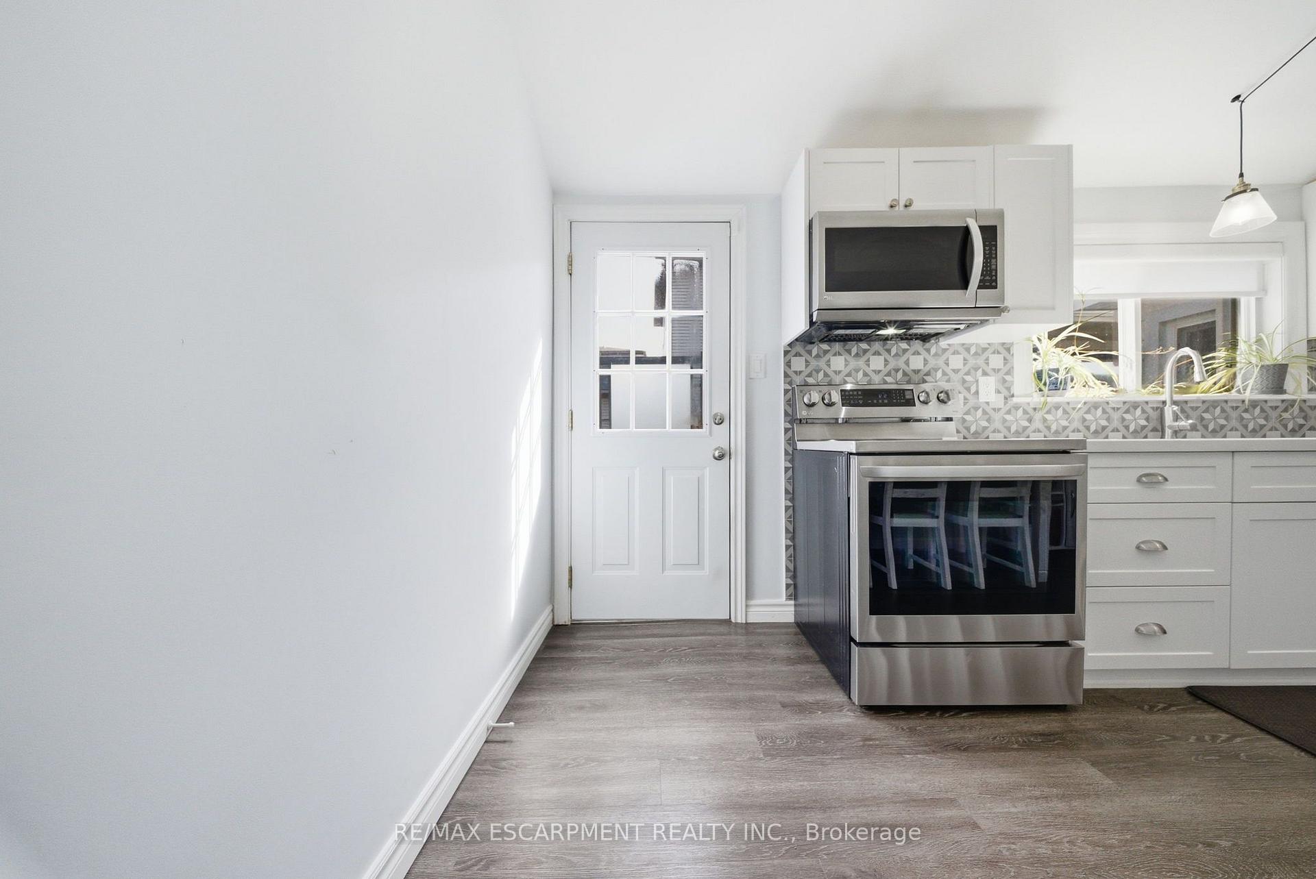 Photo 11 of 36 Queensdale Avenue W, Hamilton, Southam — HOMEH