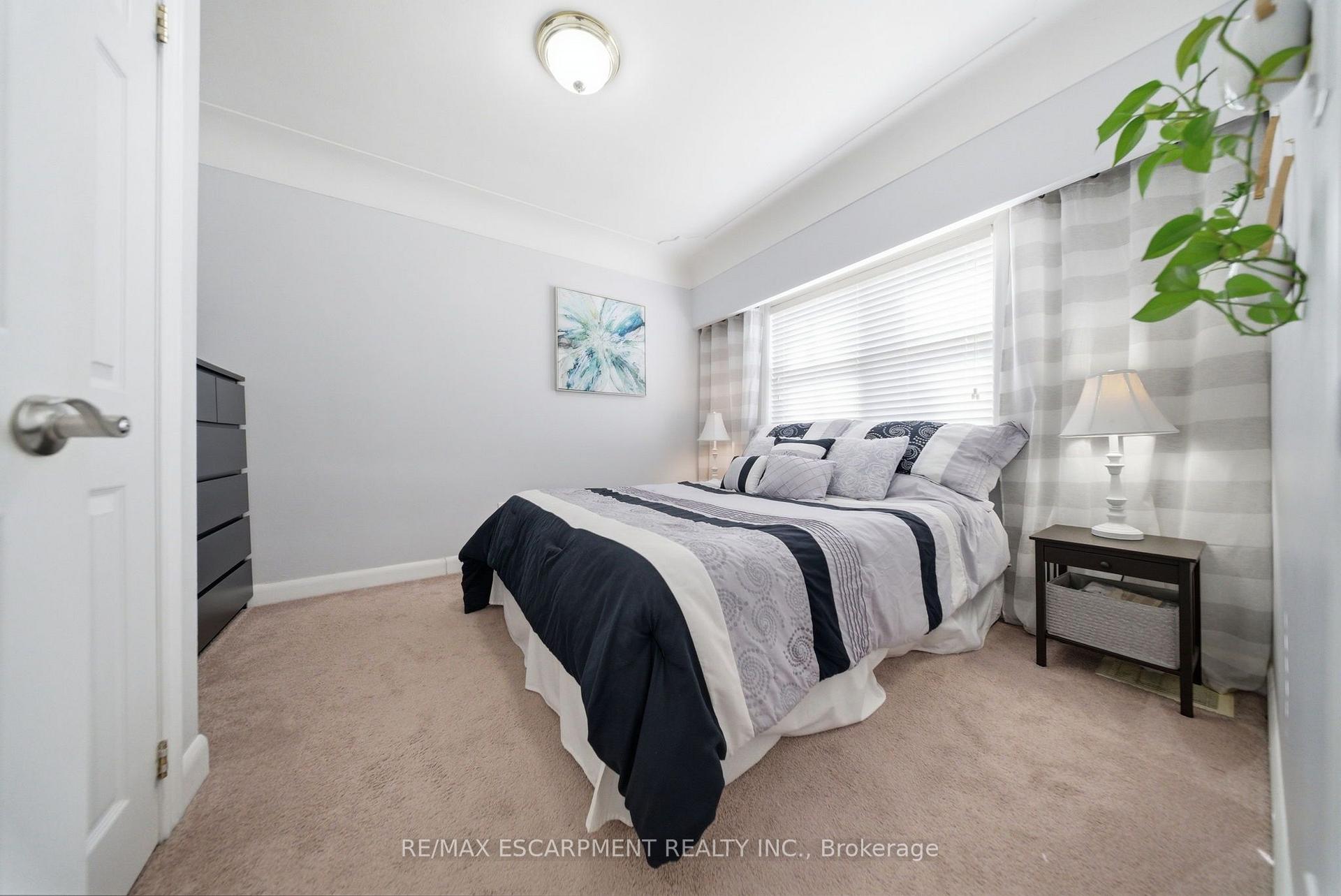 Photo 12 of 36 Queensdale Avenue W, Hamilton, Southam — HOMEH