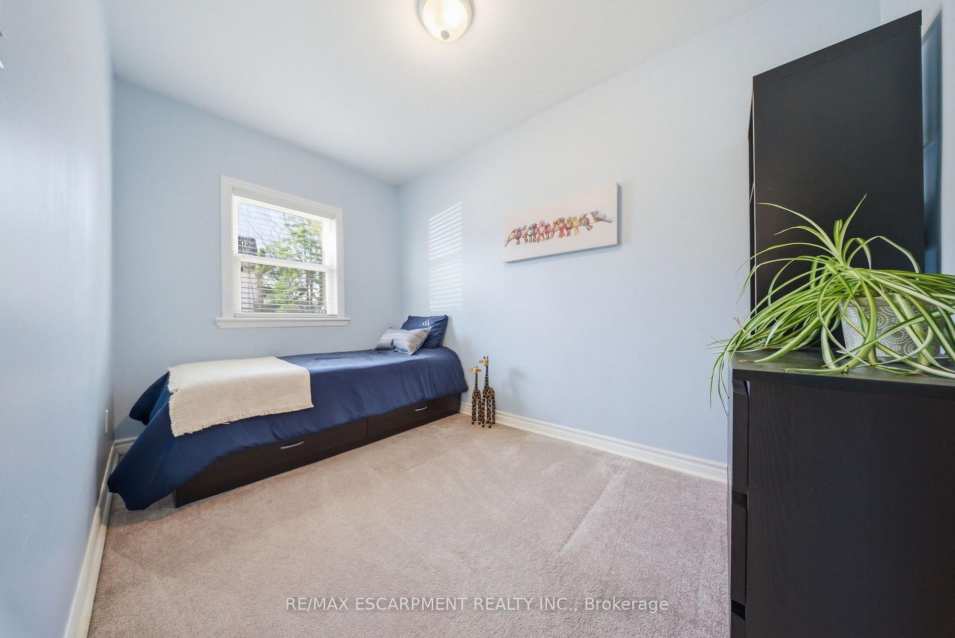 Photo 13 of 36 Queensdale Avenue W, Hamilton, Southam — HOMEH