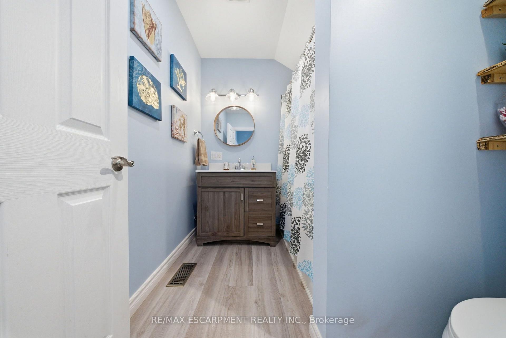 Photo 16 of 36 Queensdale Avenue W, Hamilton, Southam — HOMEH