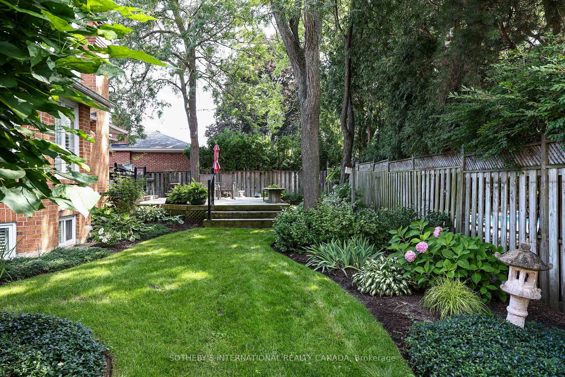 Photo 2 of 33 Captain Armstrong Lane, Markham, Sherwood-Amberglen — HOMEH