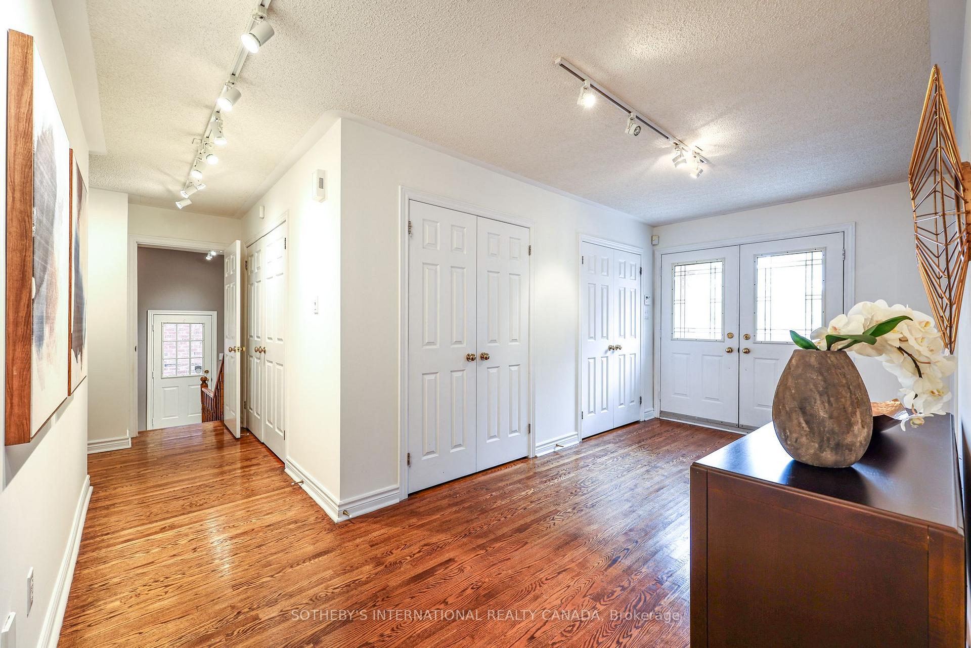 Photo 3 of 33 Captain Armstrong Lane, Markham, Sherwood-Amberglen — HOMEH