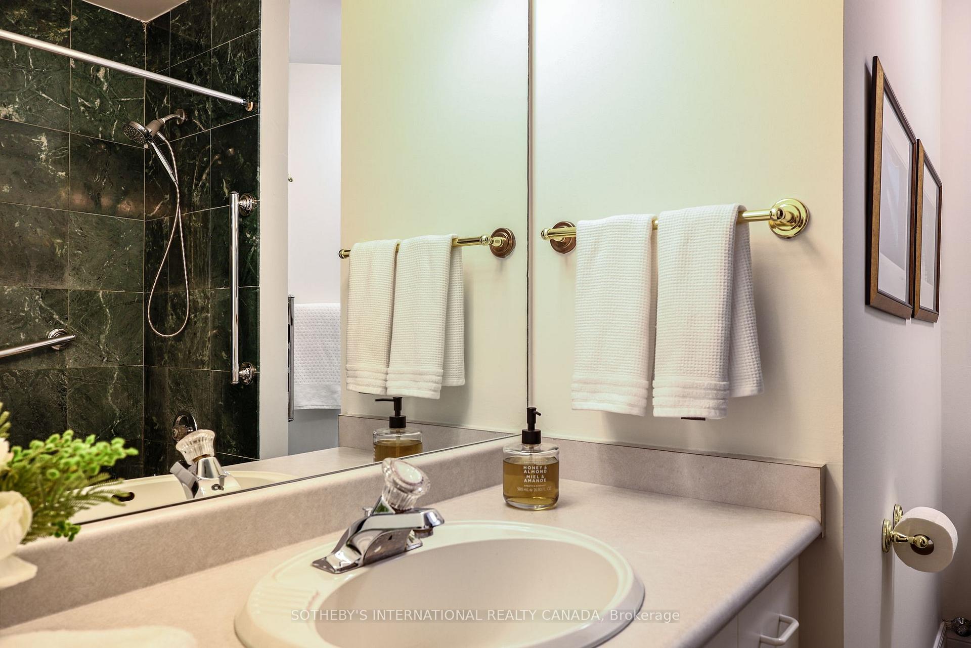 Photo 16 of 33 Captain Armstrong Lane, Markham, Sherwood-Amberglen — HOMEH