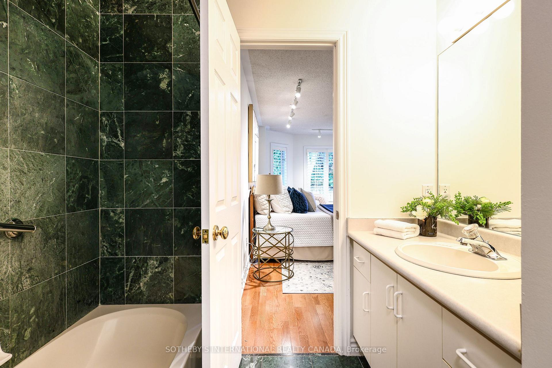 Photo 17 of 33 Captain Armstrong Lane, Markham, Sherwood-Amberglen — HOMEH