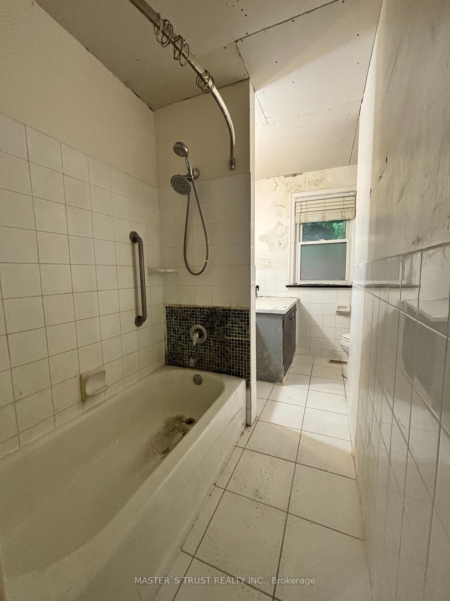 Photo 15 of 62 Melrose Avenue, Barrie, Codrington — HOMEH