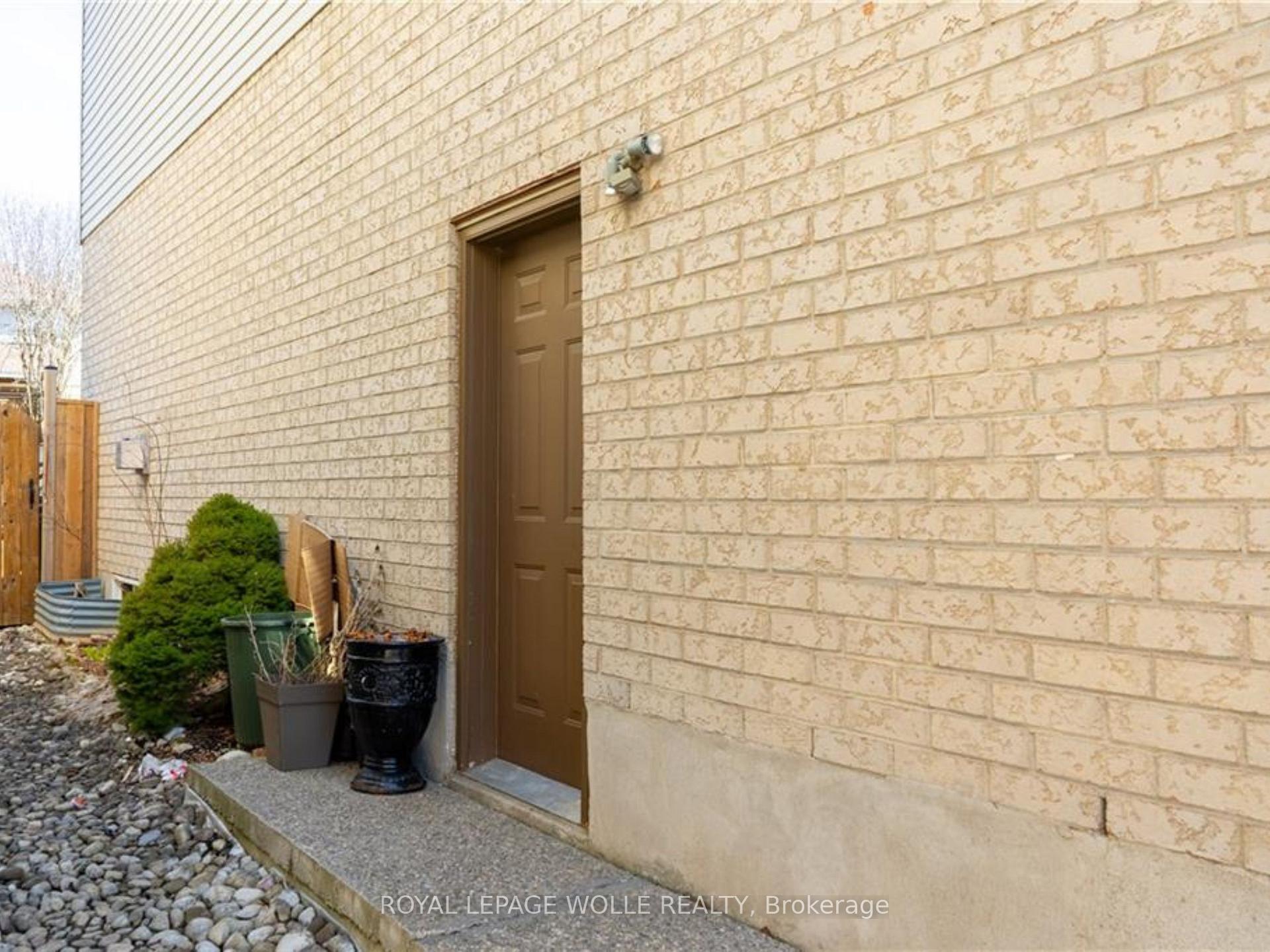 Photo 2 of 845 Brandenburg Boulevard, Waterloo, Beechwood West — HOMEH