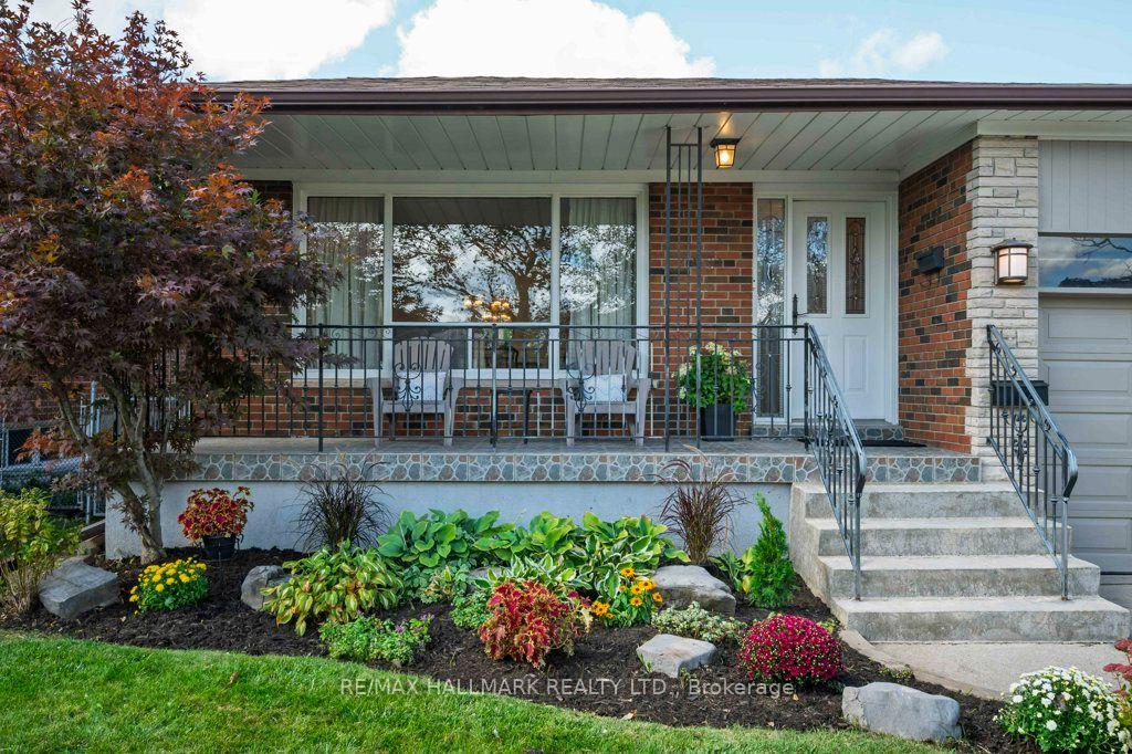 Photo 3 of 12 Tammy Lane, Etobicoke, West Humber-Clairville — HOMEH