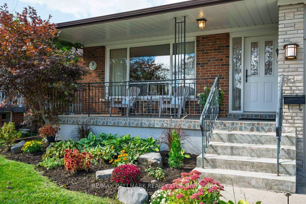 Photo 4 of 12 Tammy Lane, Etobicoke, West Humber-Clairville — HOMEH