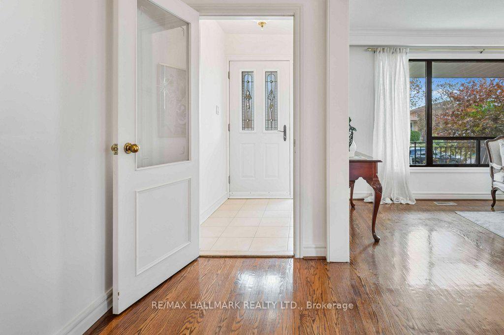 Photo 6 of 12 Tammy Lane, Etobicoke, West Humber-Clairville — HOMEH