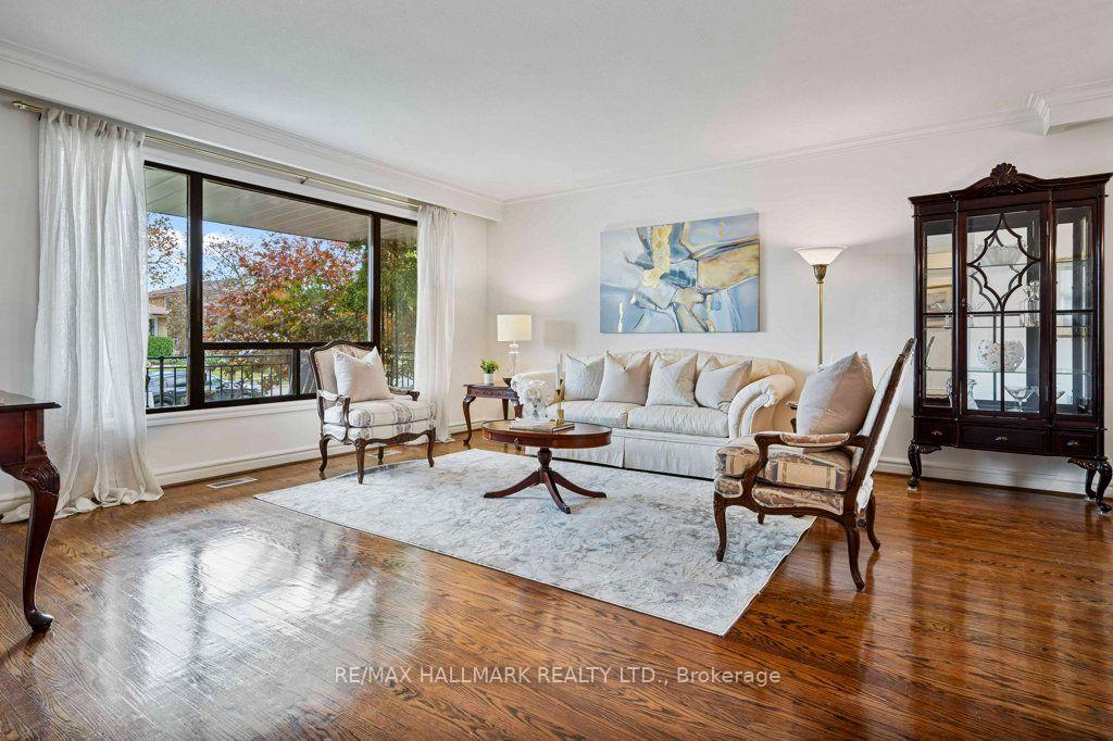 Photo 7 of 12 Tammy Lane, Etobicoke, West Humber-Clairville — HOMEH