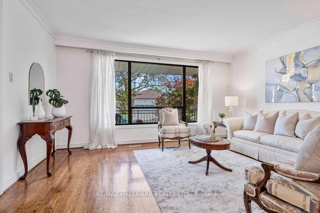 Photo 8 of 12 Tammy Lane, Etobicoke, West Humber-Clairville — HOMEH