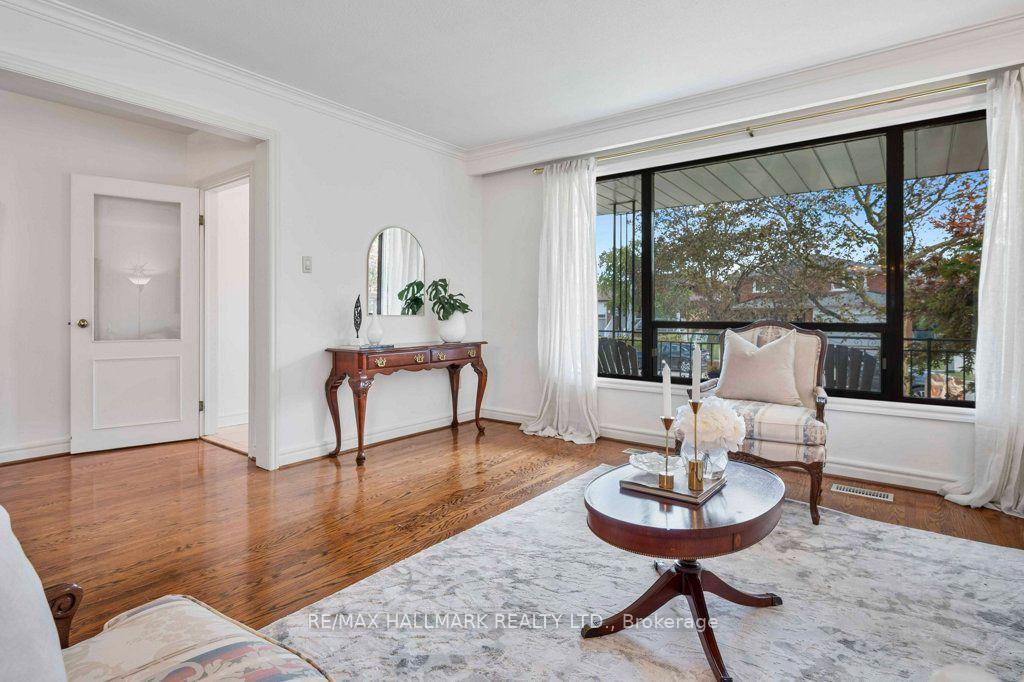 Photo 10 of 12 Tammy Lane, Etobicoke, West Humber-Clairville — HOMEH