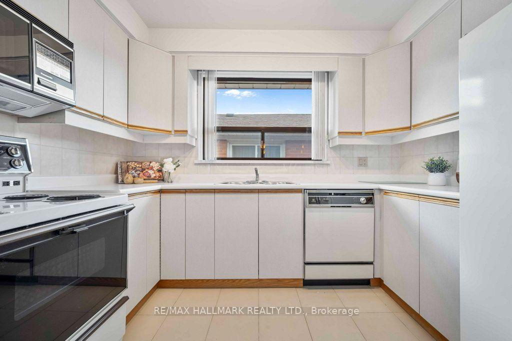 Photo 22 of 12 Tammy Lane, Etobicoke, West Humber-Clairville — HOMEH