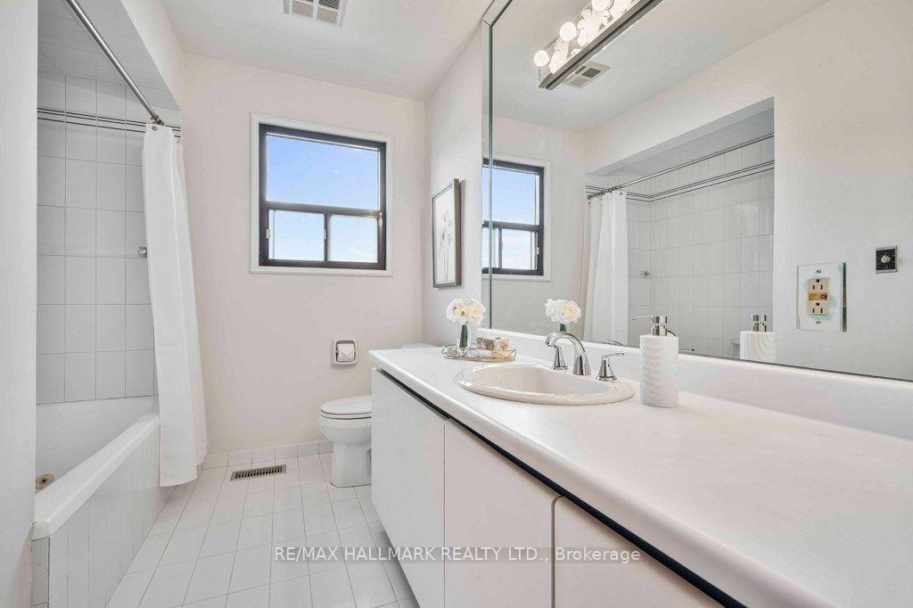 Photo 28 of 12 Tammy Lane, Etobicoke, West Humber-Clairville — HOMEH