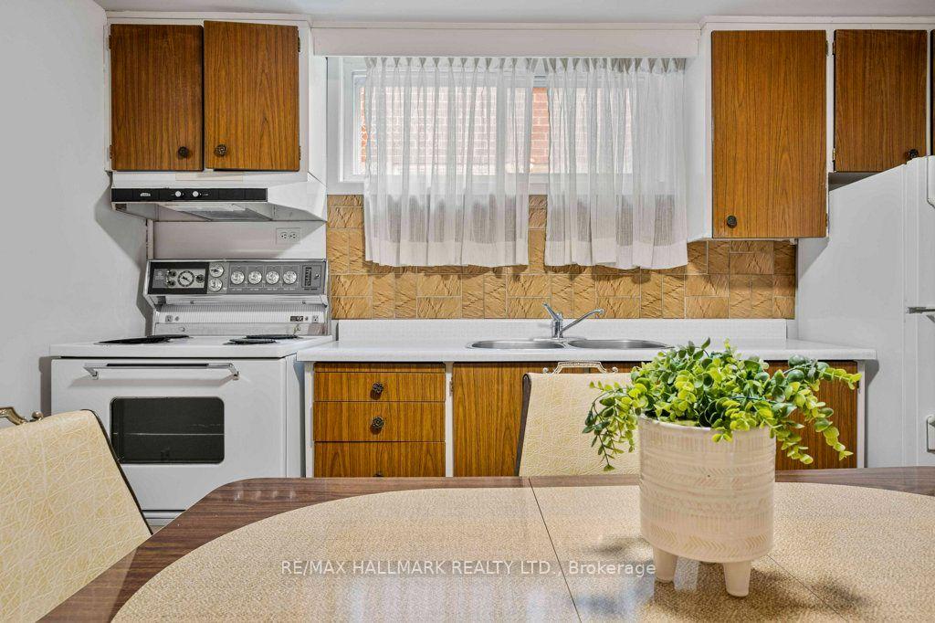 Photo 41 of 12 Tammy Lane, Etobicoke, West Humber-Clairville — HOMEH
