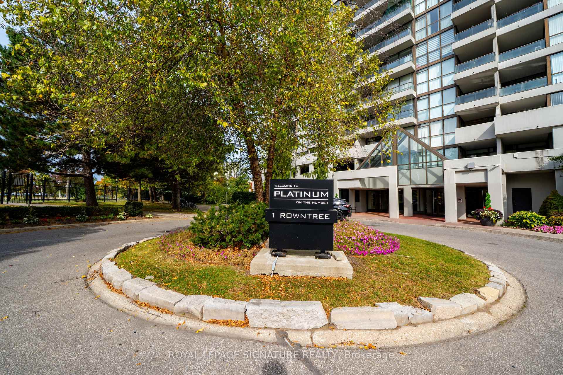 Photo 2 of Unit 211, 1 Rowntree Road, Etobicoke, Mount Olive-Silverstone-Jamestown — HOMEH