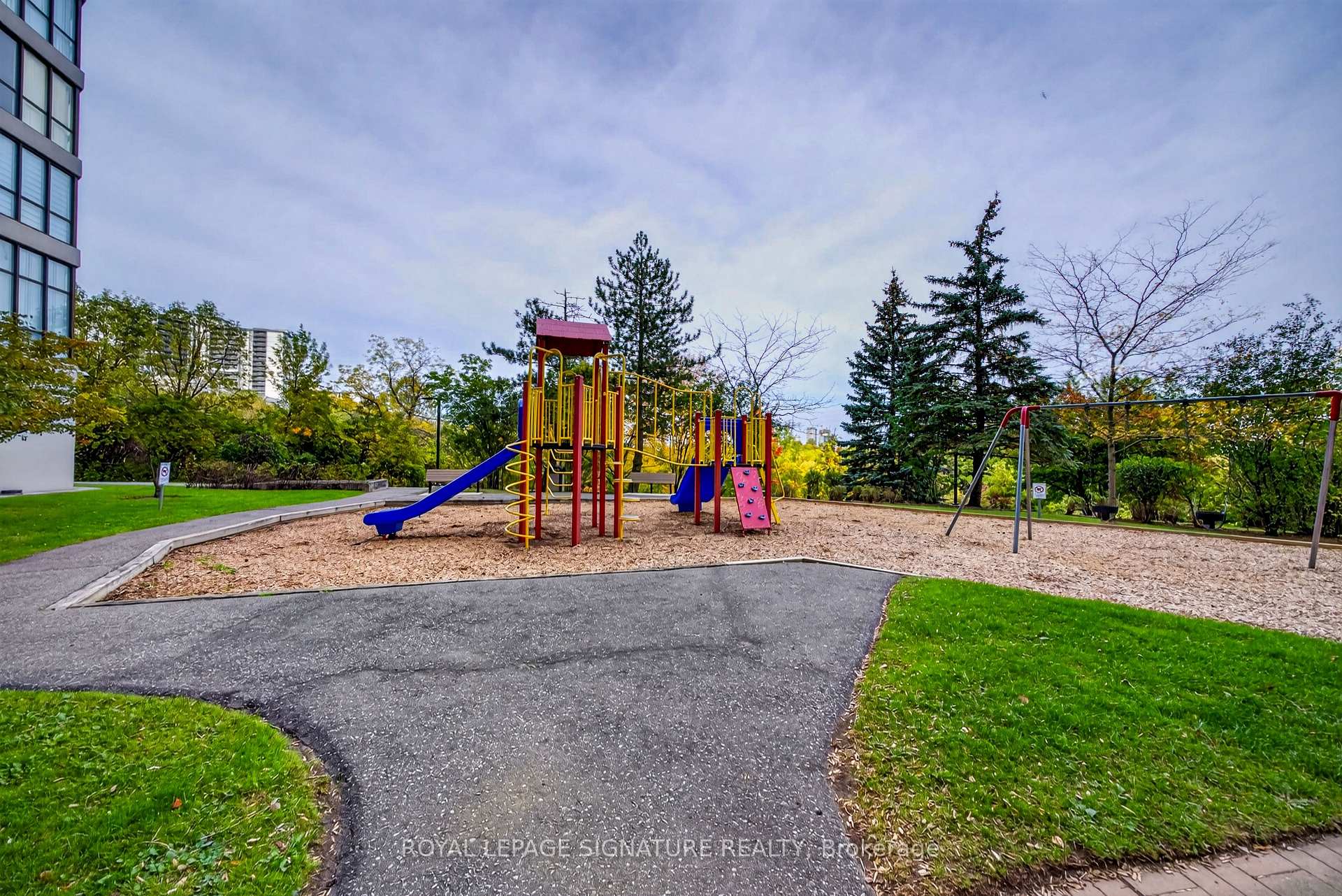 Photo 24 of Unit 211, 1 Rowntree Road, Etobicoke, Mount Olive-Silverstone-Jamestown — HOMEH