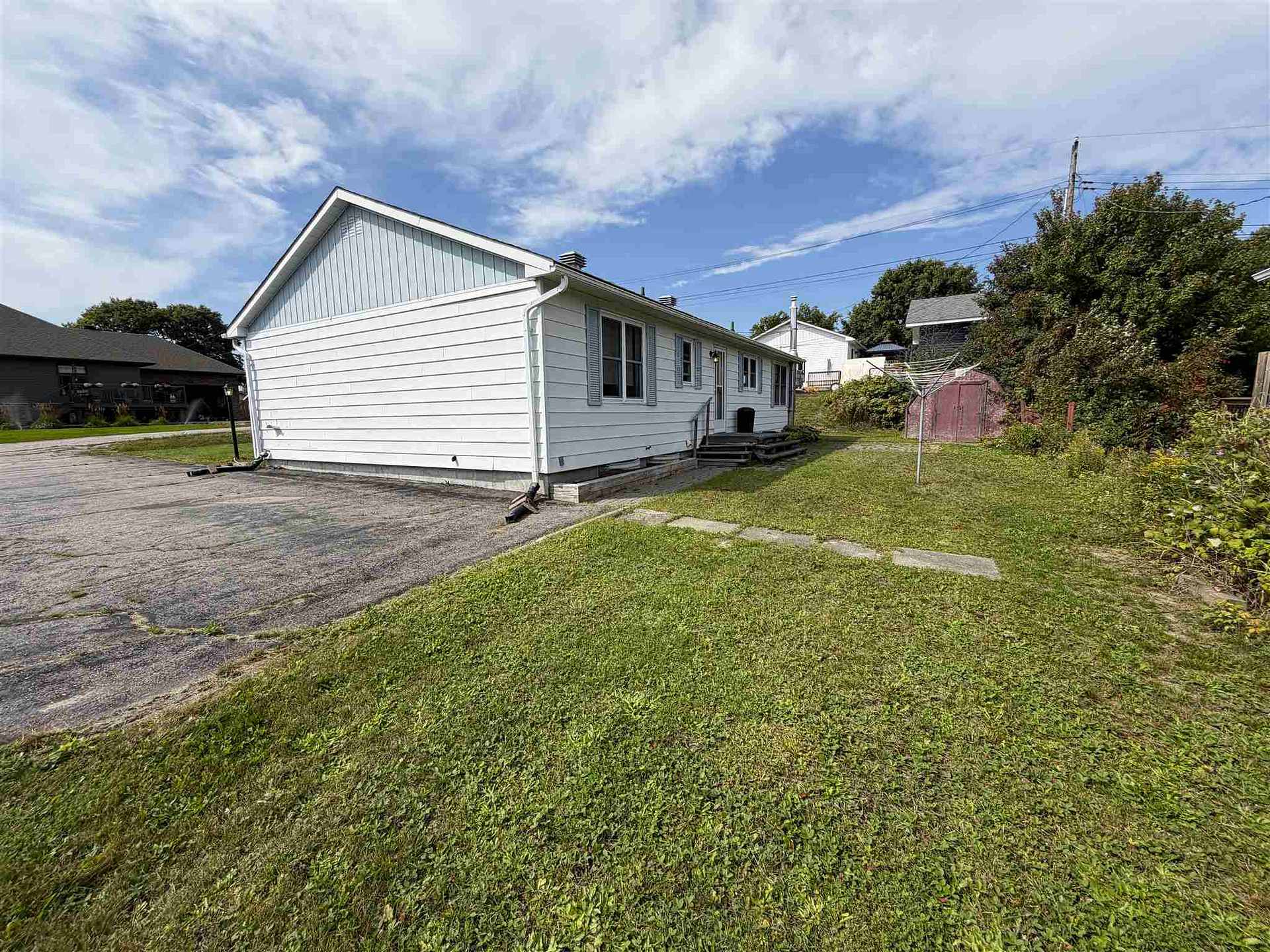 Photo 3 of 2 Tecumseh Road, Elliot Lake — HOMEH
