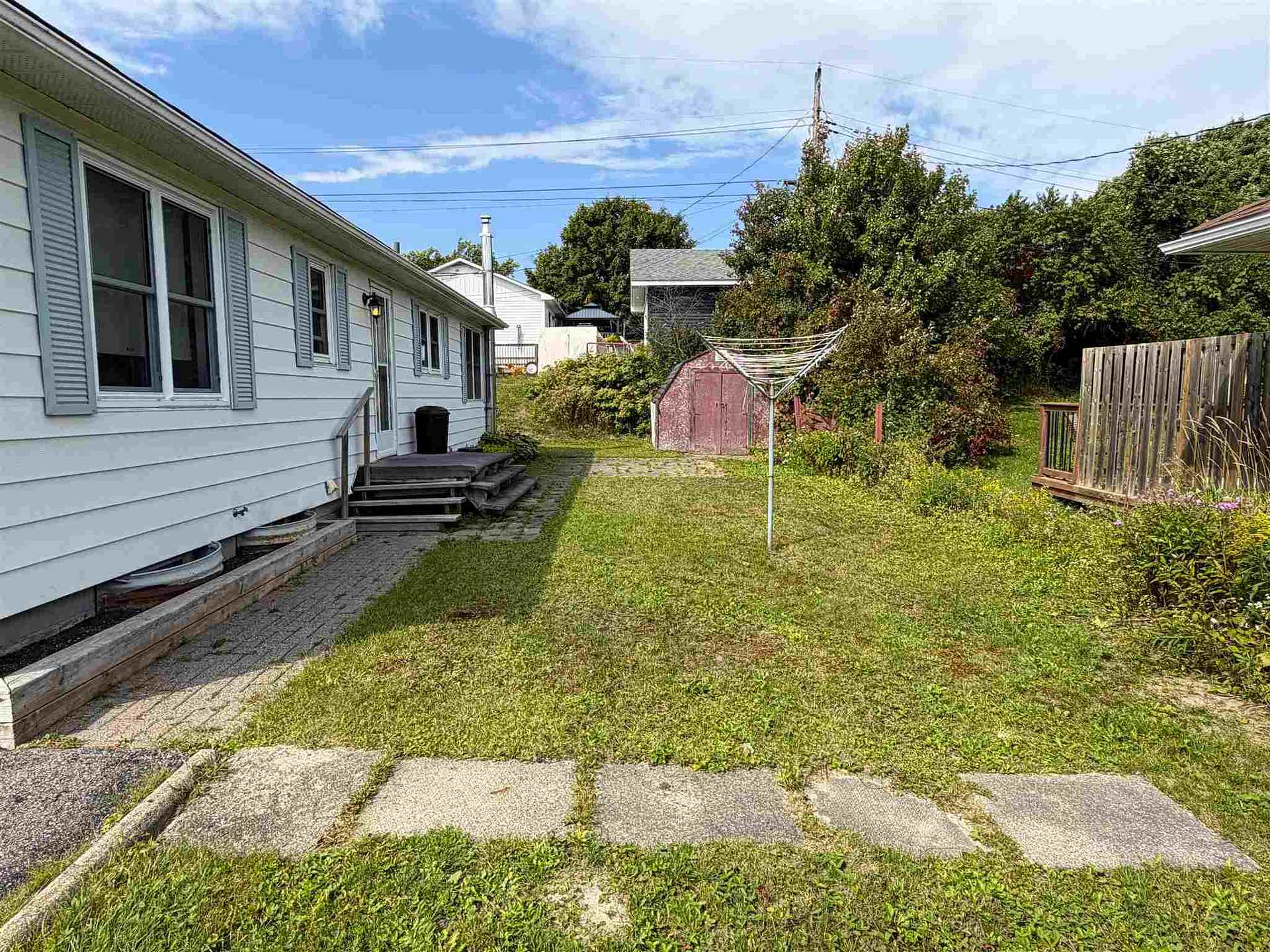 Photo 4 of 2 Tecumseh Road, Elliot Lake — HOMEH