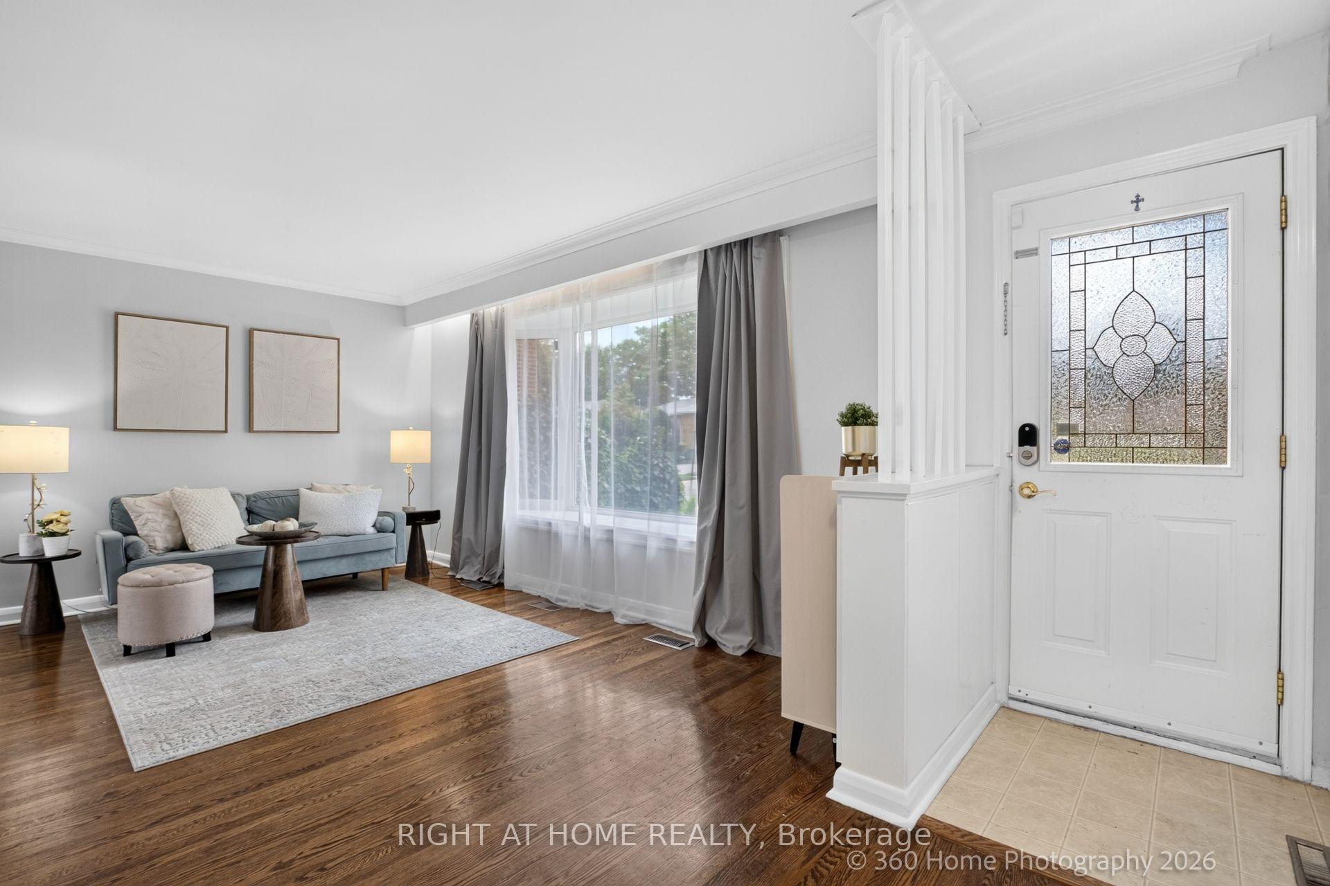 Photo 2 of 100 Perivale Crescent, Scarborough, Bendale — HOMEH