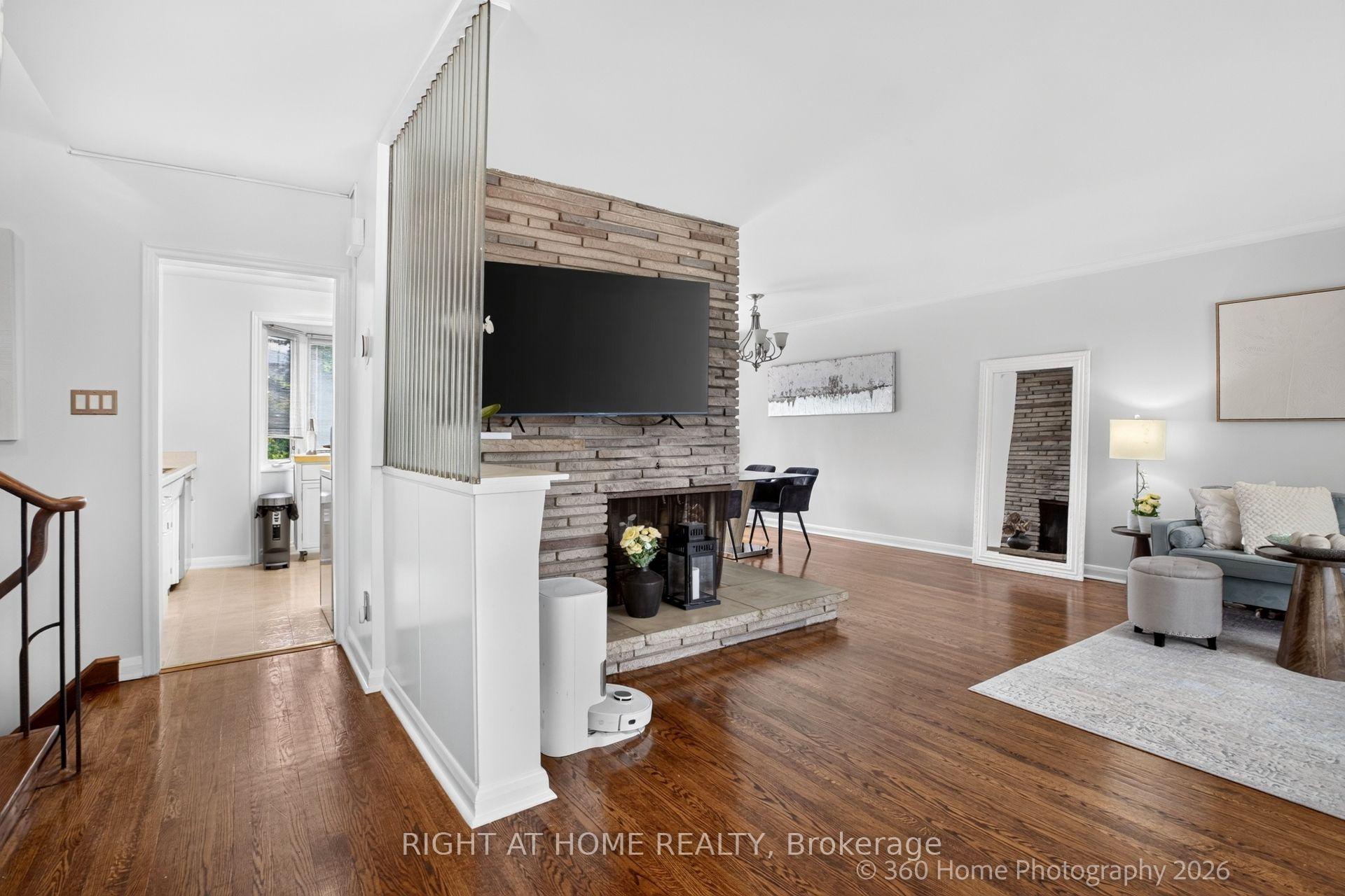 Photo 13 of 100 Perivale Crescent, Scarborough, Bendale — HOMEH