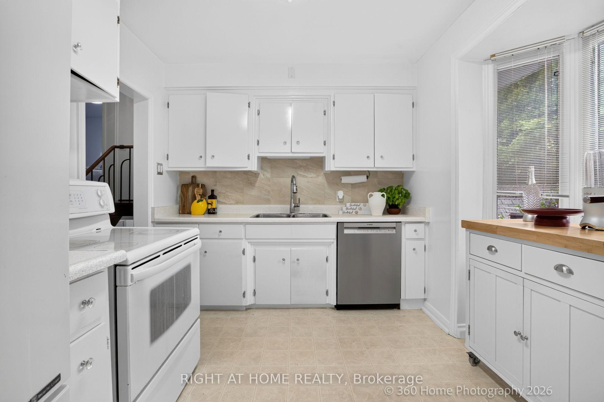 Photo 14 of 100 Perivale Crescent, Scarborough, Bendale — HOMEH