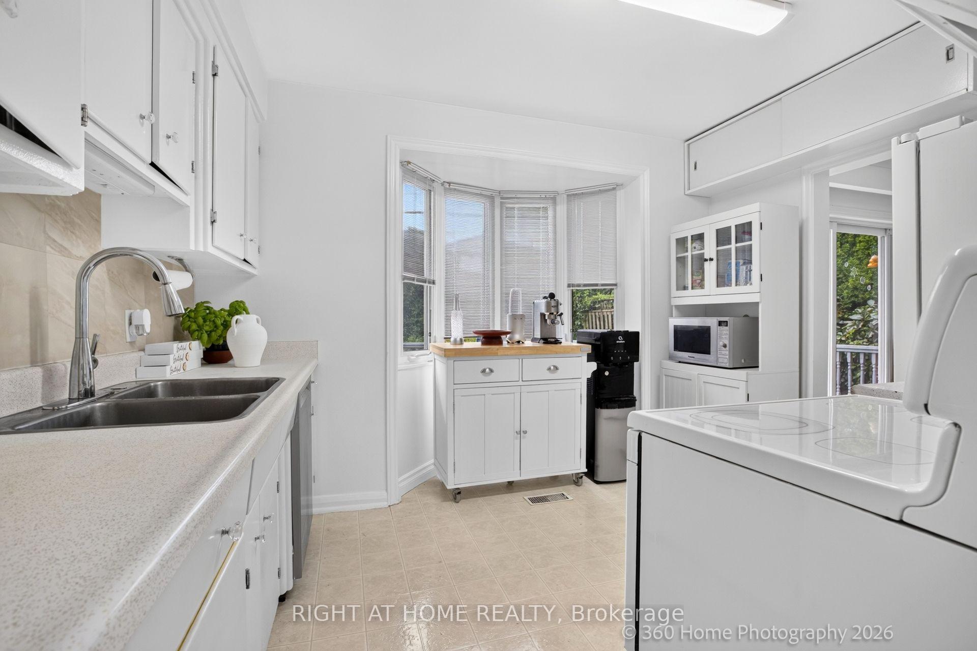 Photo 17 of 100 Perivale Crescent, Scarborough, Bendale — HOMEH