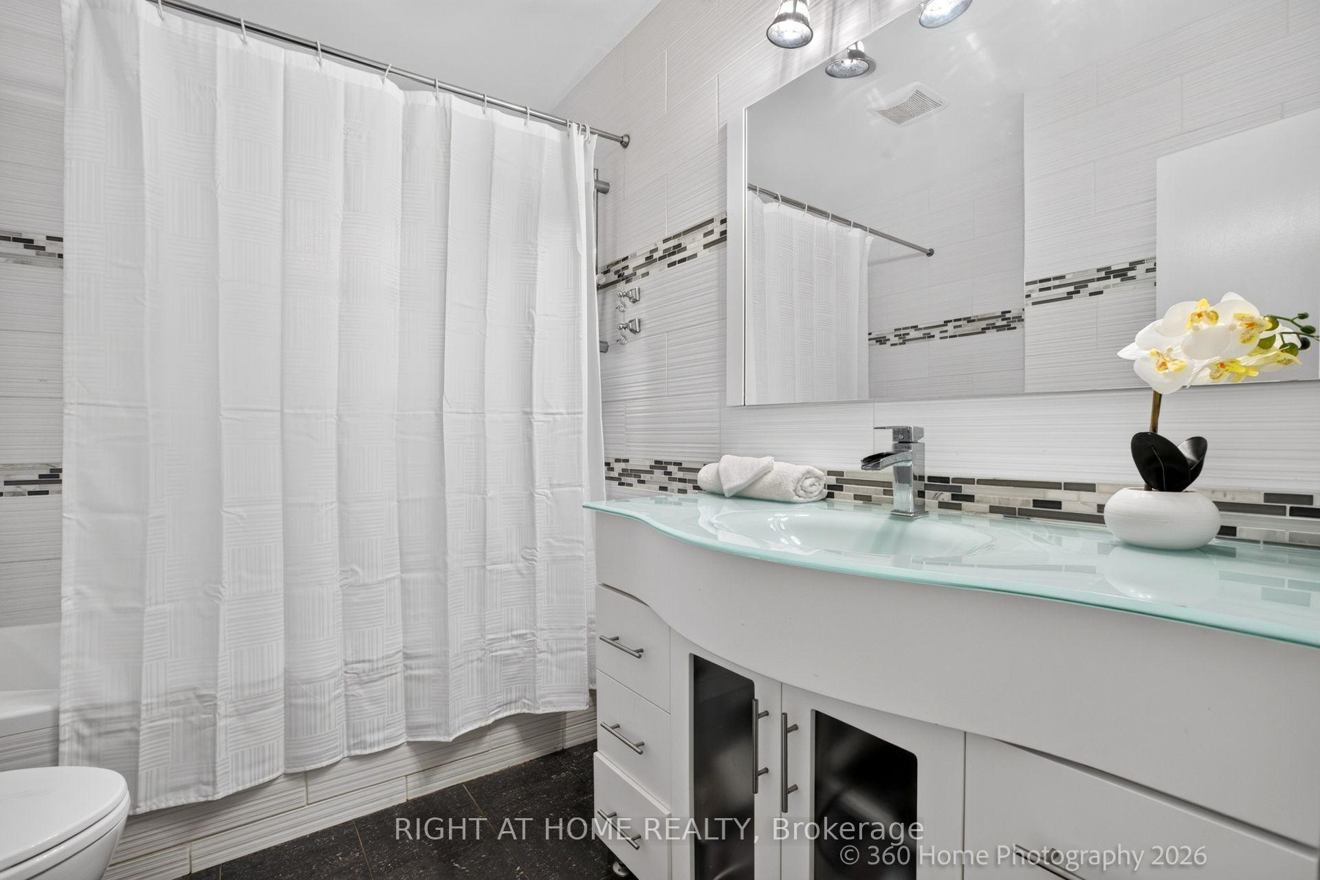 Photo 23 of 100 Perivale Crescent, Scarborough, Bendale — HOMEH
