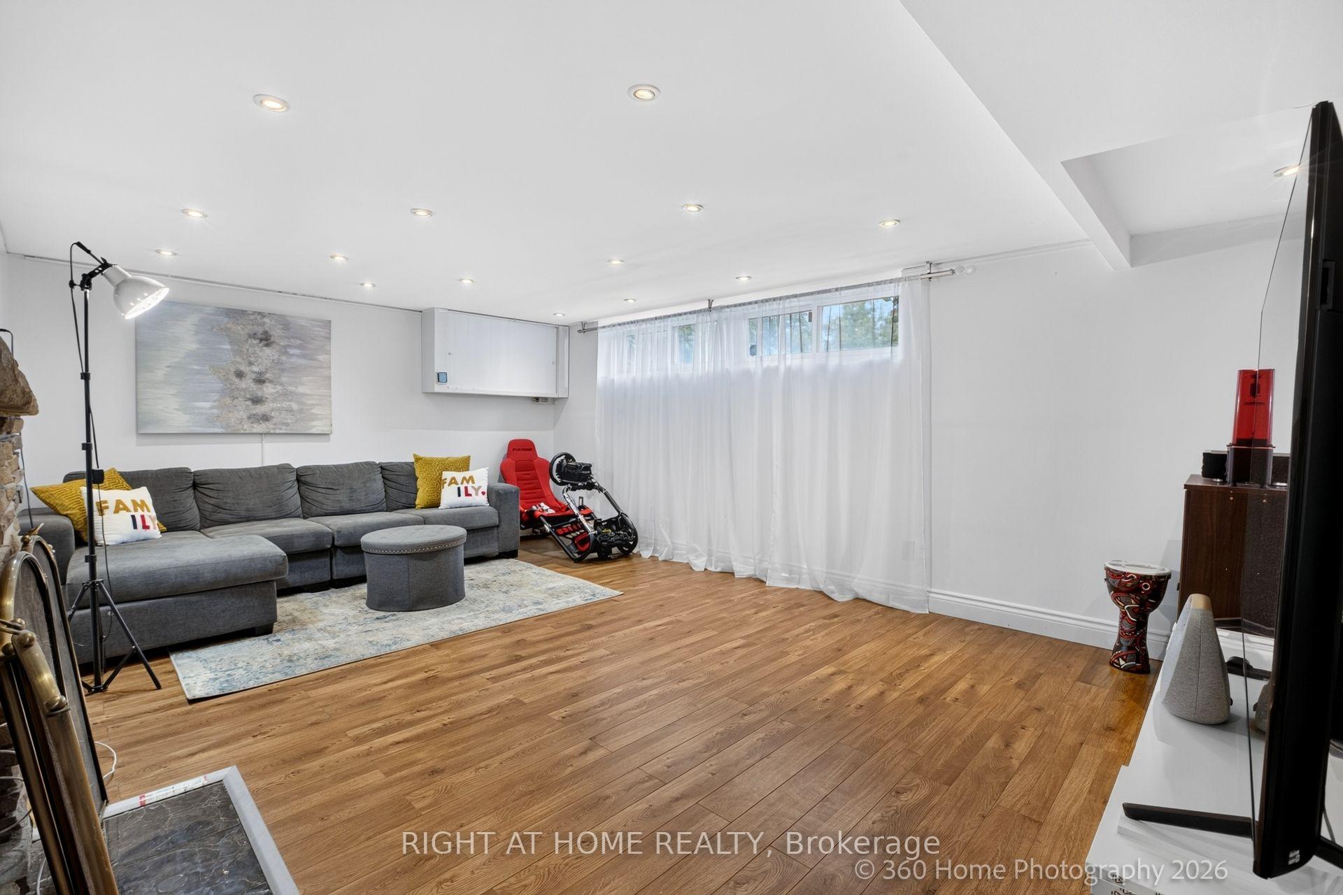 Photo 31 of 100 Perivale Crescent, Scarborough, Bendale — HOMEH