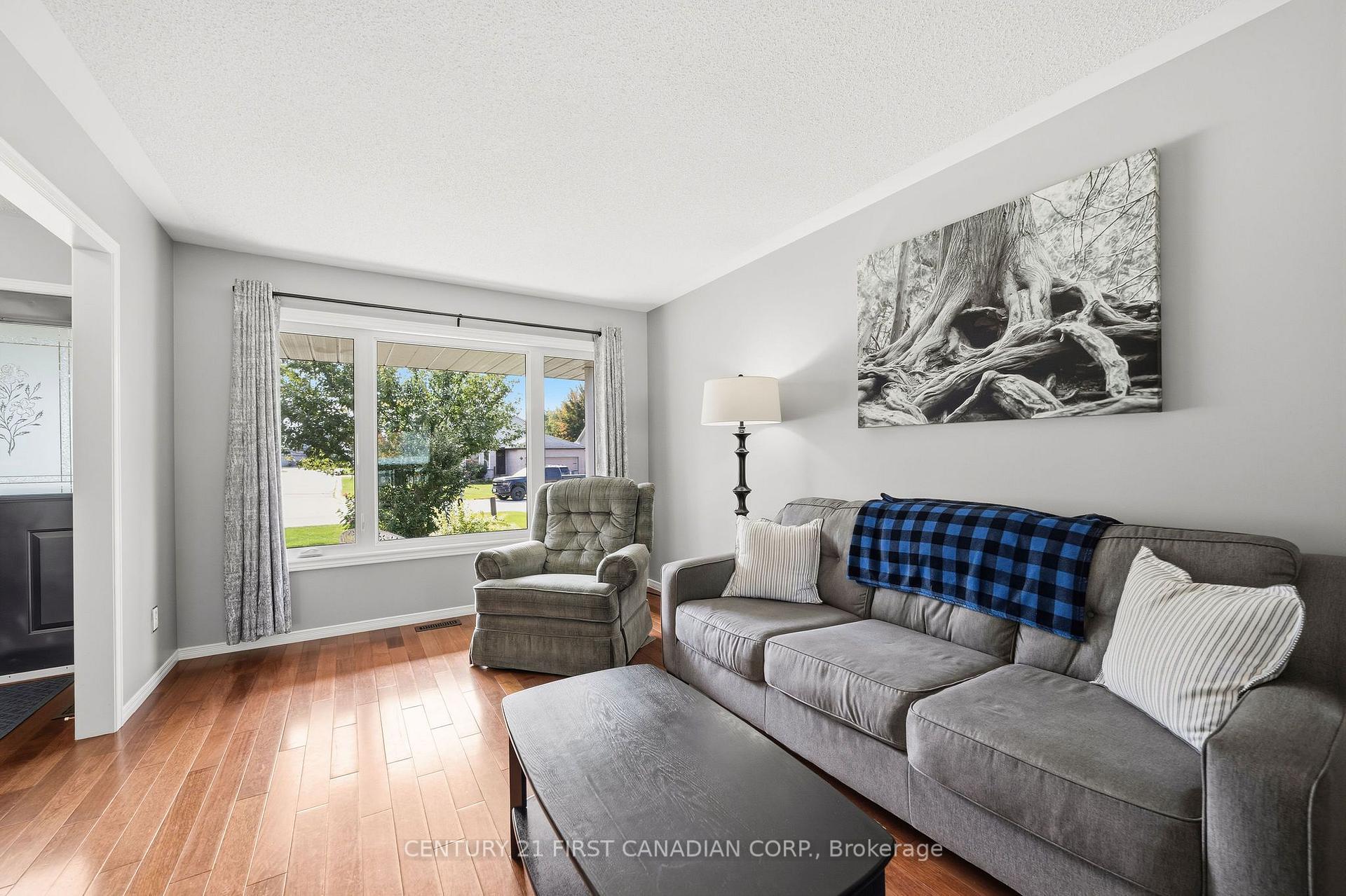 Photo 12 of 8 Robin Street, North Middlesex, Ailsa Craig — HOMEH