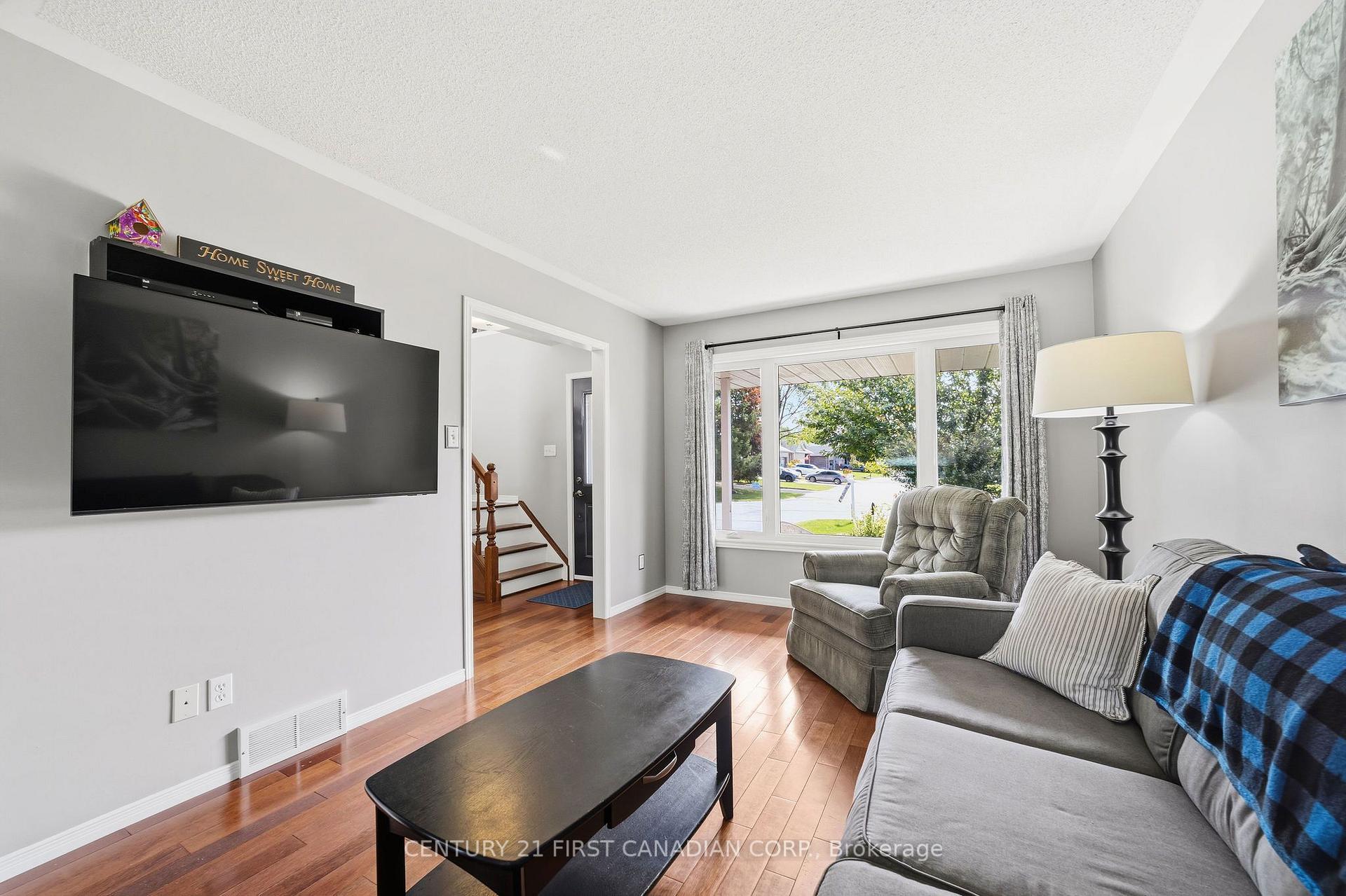 Photo 13 of 8 Robin Street, North Middlesex, Ailsa Craig — HOMEH