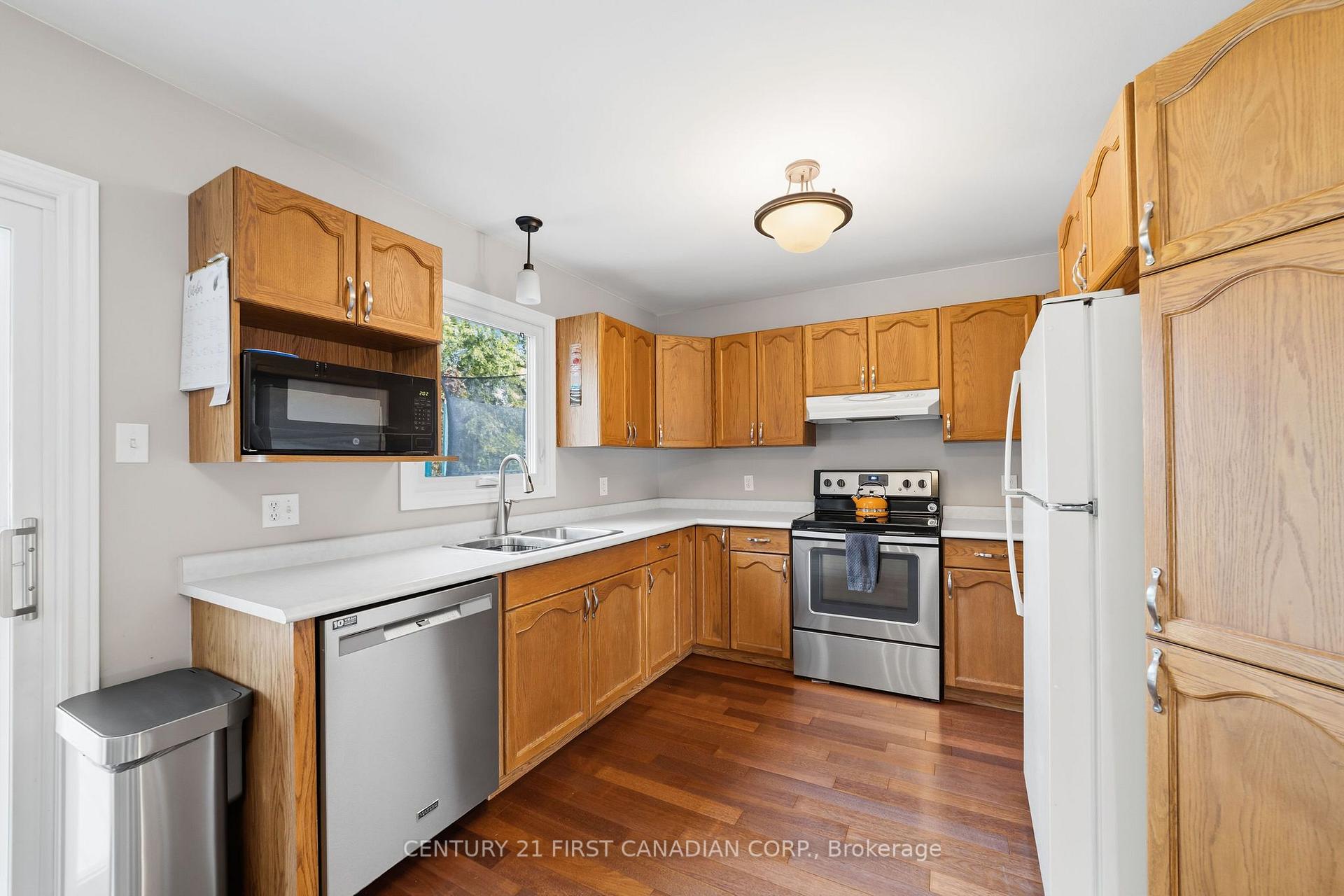 Photo 17 of 8 Robin Street, North Middlesex, Ailsa Craig — HOMEH