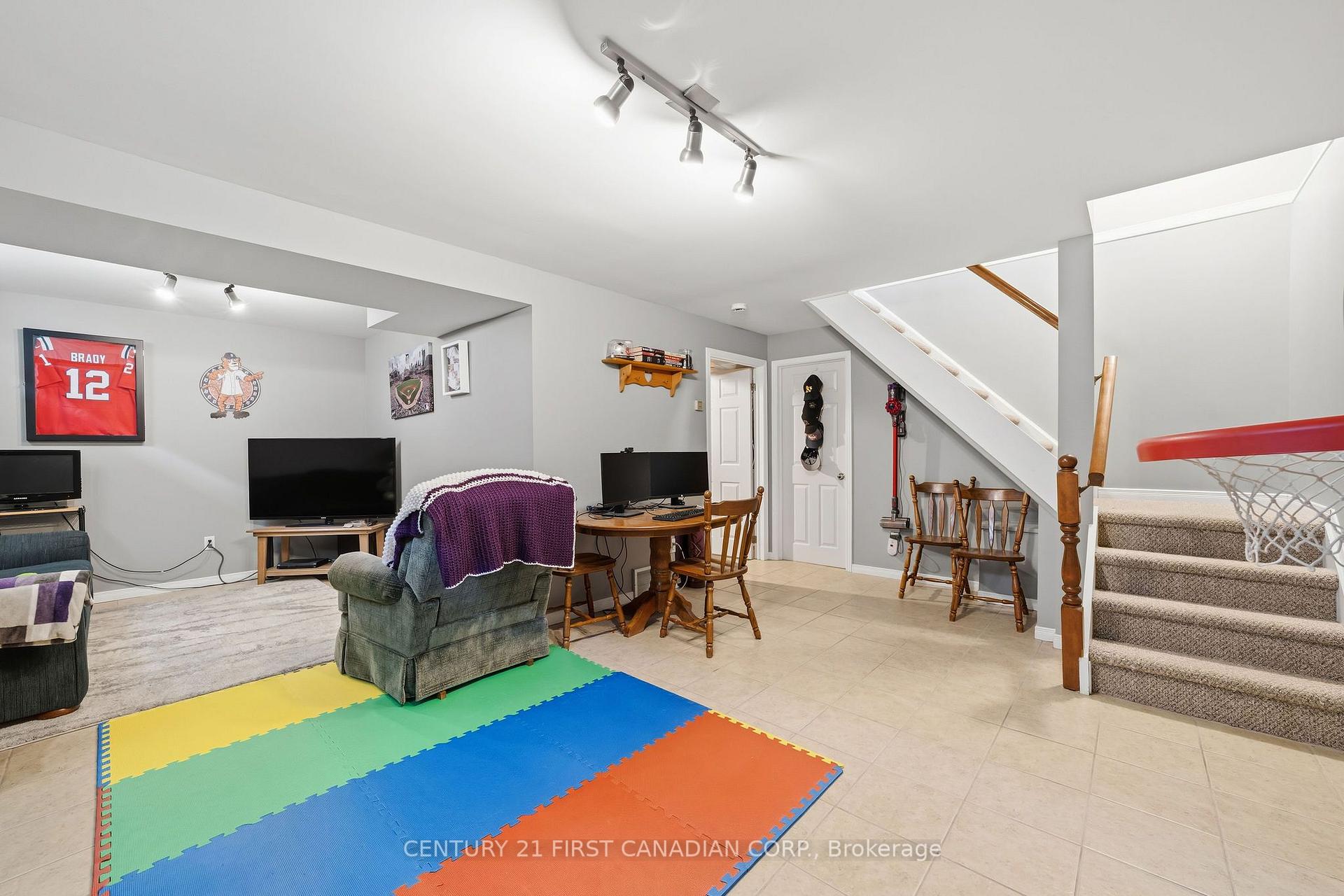 Photo 28 of 8 Robin Street, North Middlesex, Ailsa Craig — HOMEH