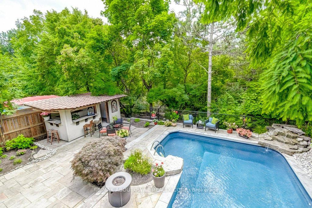Photo 2 of 2080 Mckerlie Crescent, Burlington, Rose — HOMEH
