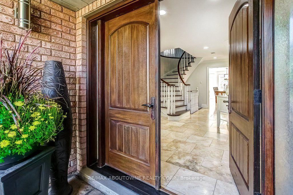 Photo 3 of 2080 Mckerlie Crescent, Burlington, Rose — HOMEH