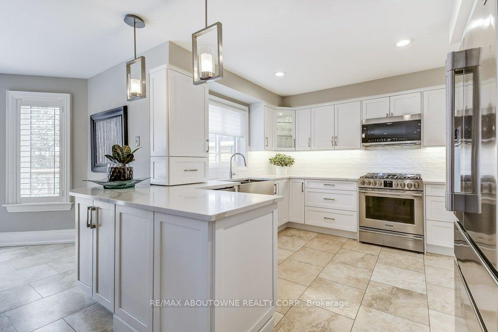 Photo 10 of 2080 Mckerlie Crescent, Burlington, Rose — HOMEH
