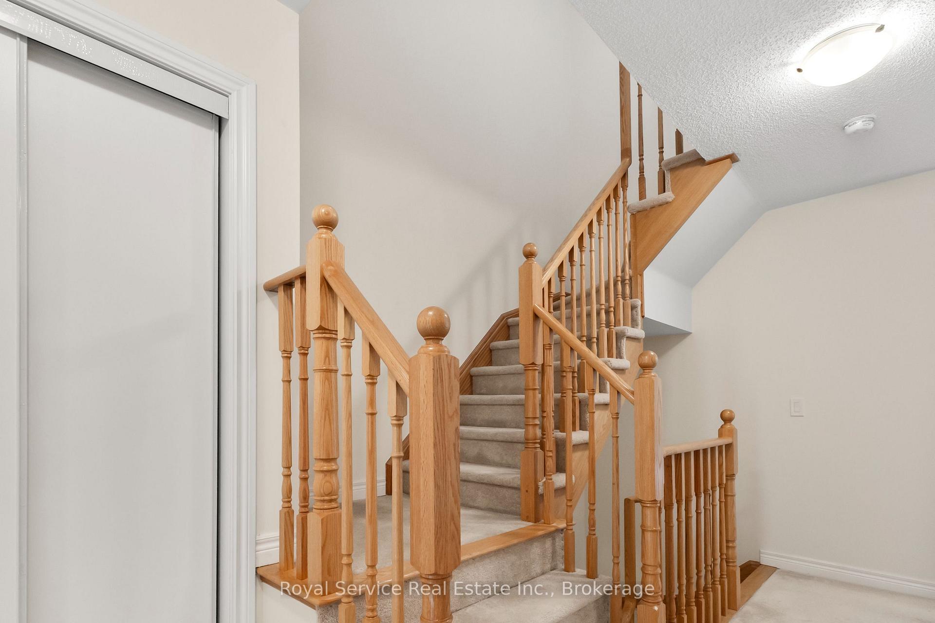 Photo 7 of 23 Tabaret Crescent, Oshawa, Windfields — HOMEH