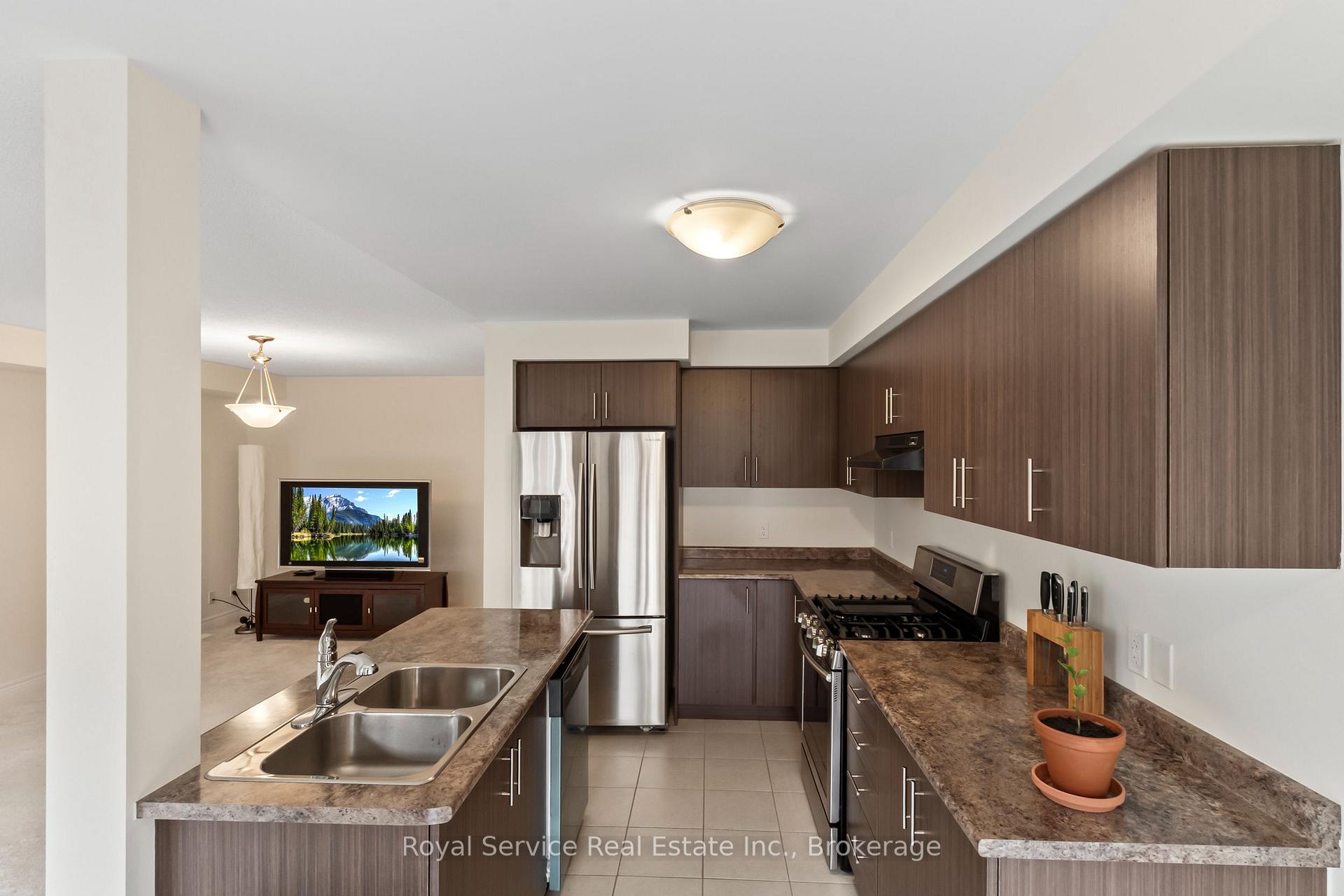 Photo 10 of 23 Tabaret Crescent, Oshawa, Windfields — HOMEH