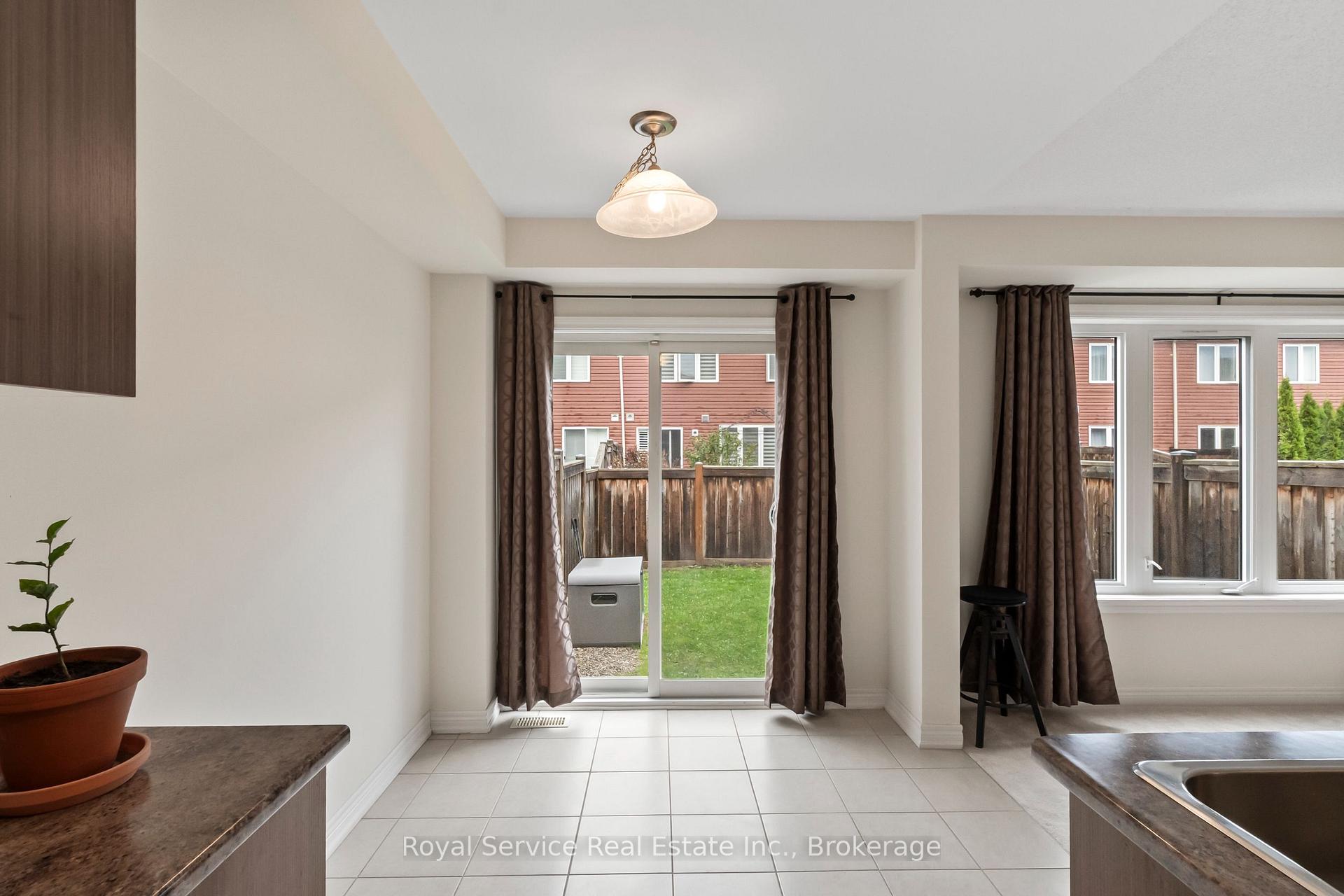 Photo 12 of 23 Tabaret Crescent, Oshawa, Windfields — HOMEH