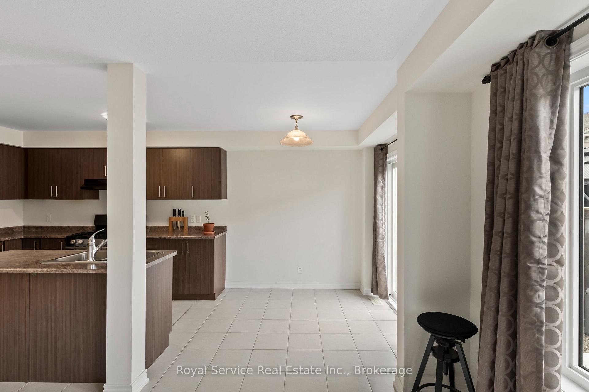 Photo 14 of 23 Tabaret Crescent, Oshawa, Windfields — HOMEH