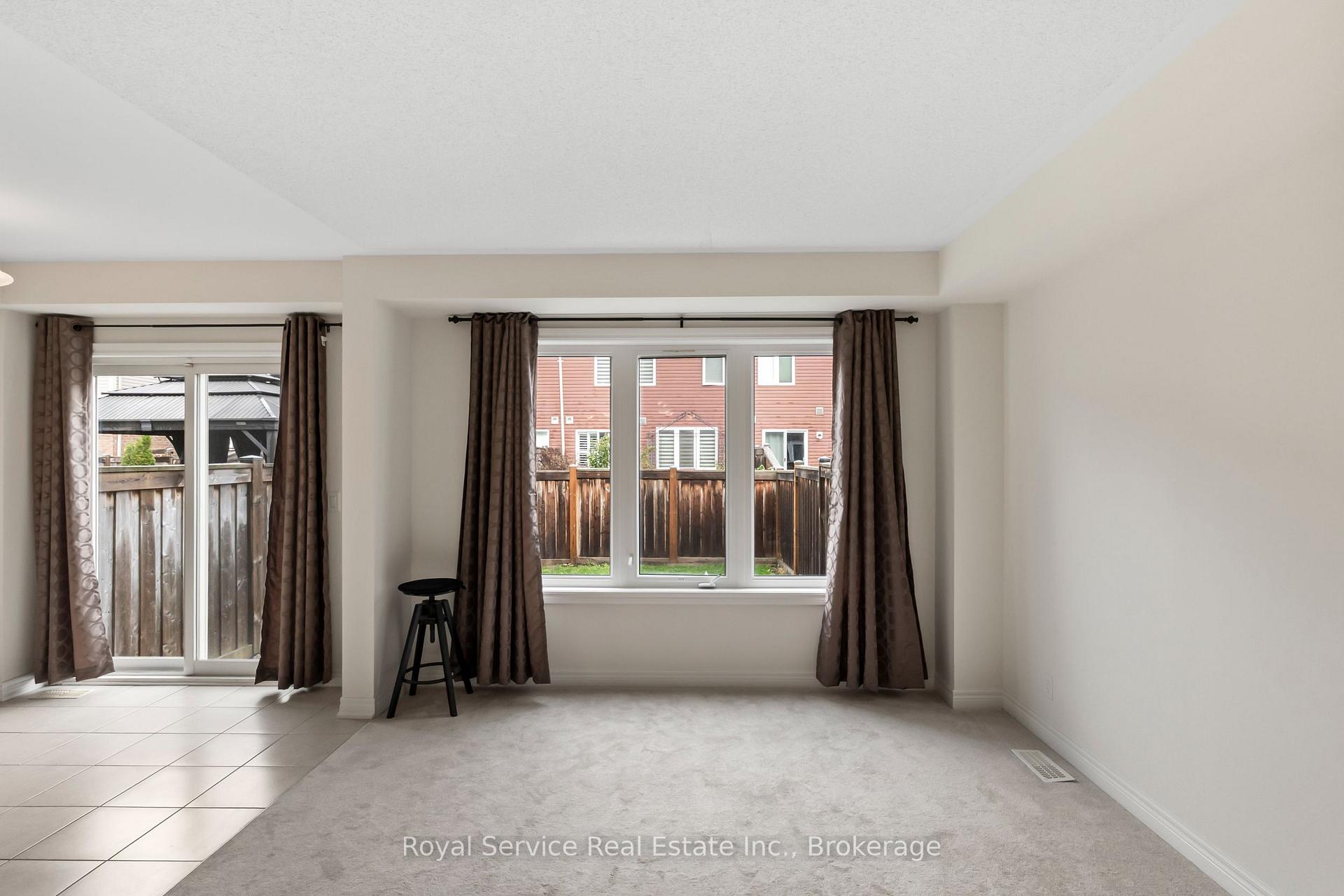 Photo 15 of 23 Tabaret Crescent, Oshawa, Windfields — HOMEH
