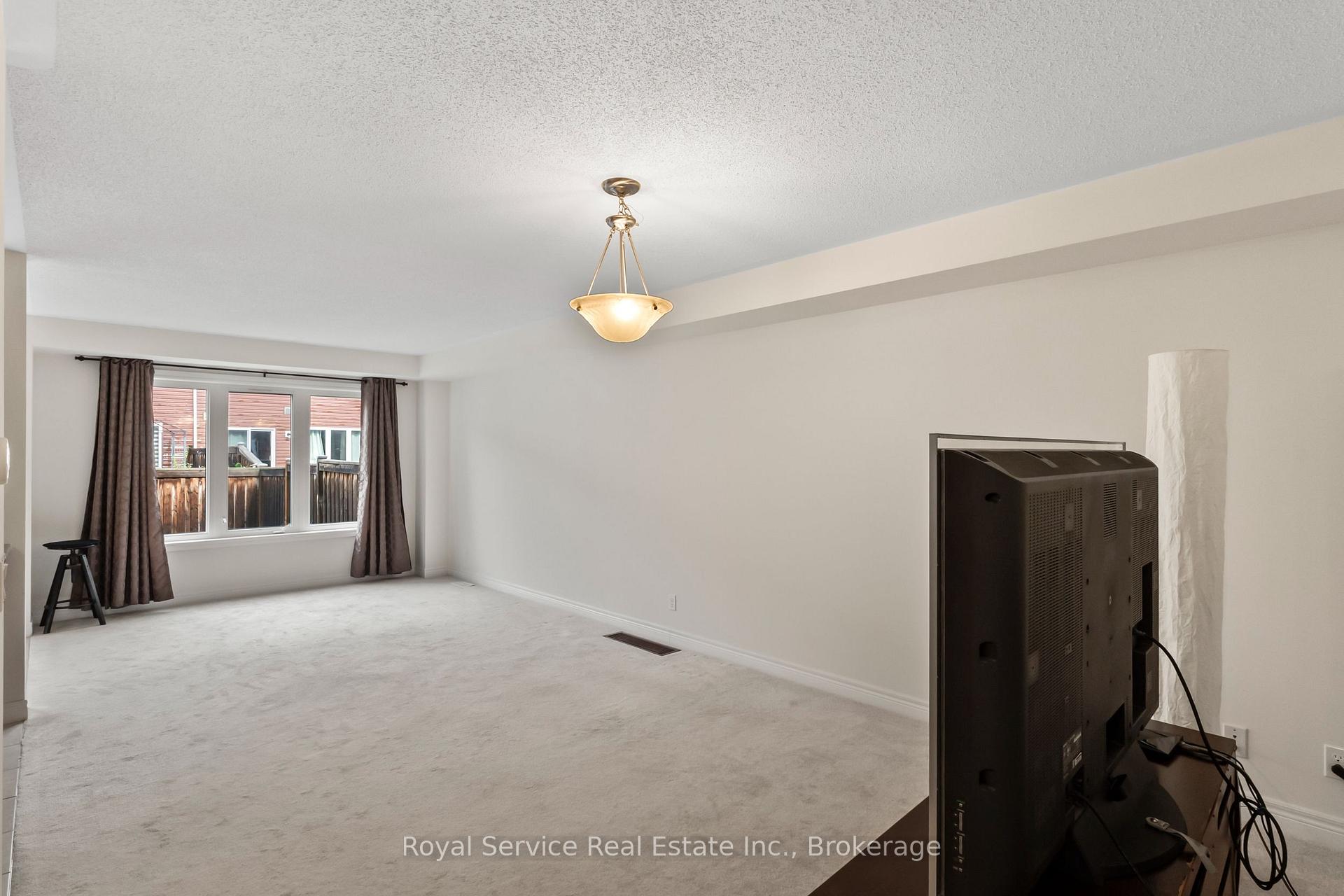 Photo 16 of 23 Tabaret Crescent, Oshawa, Windfields — HOMEH